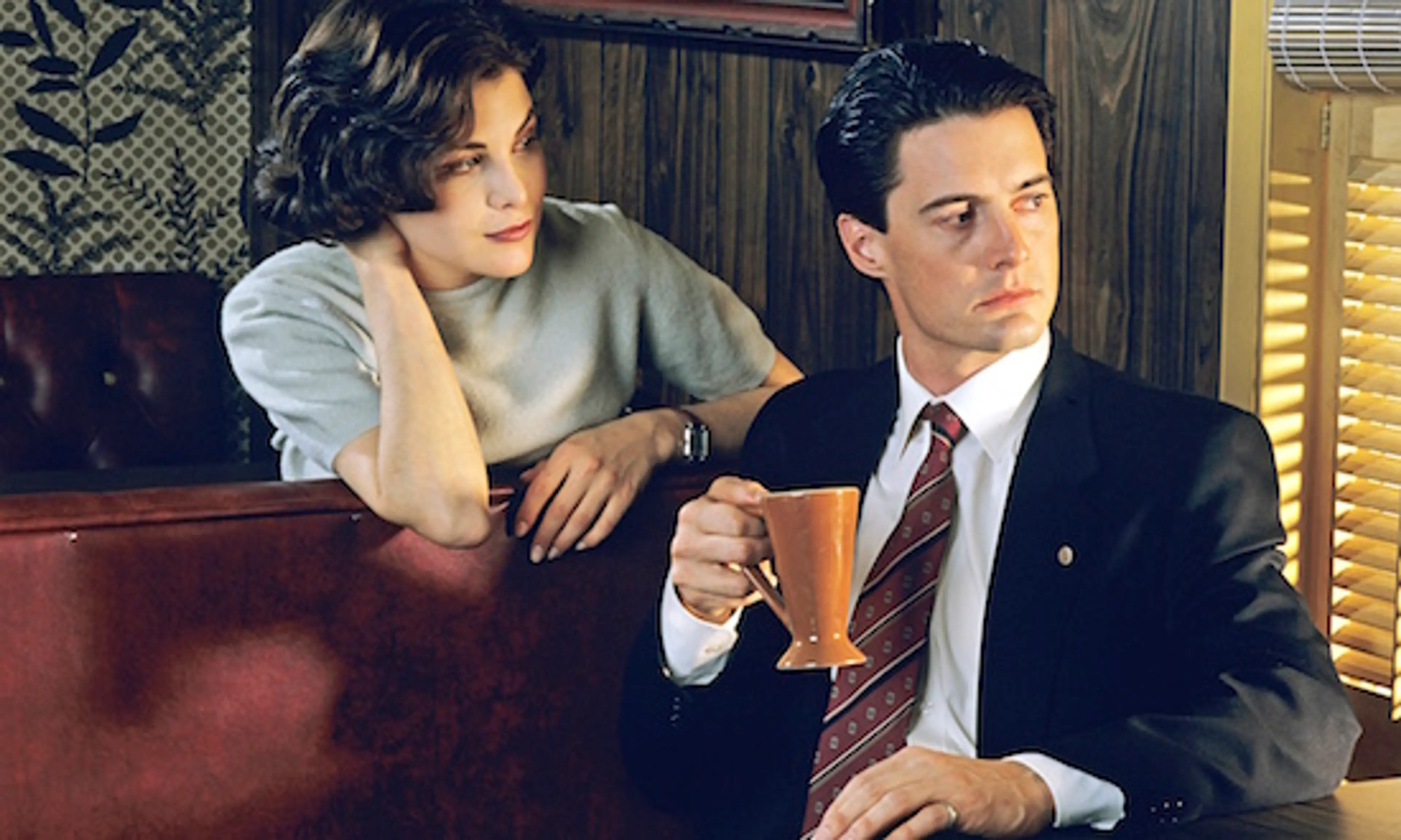 Sherilyn Fenn and Kyle MacLachlan in a scene from Twin Peaks.