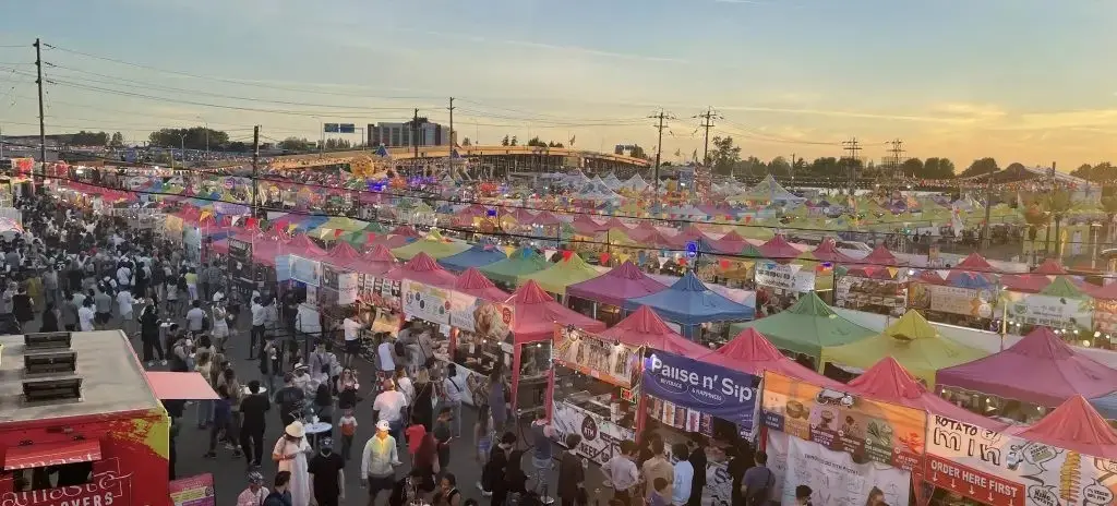 w-1024h-768-8d9bfb-Night-Market-2-1024x768