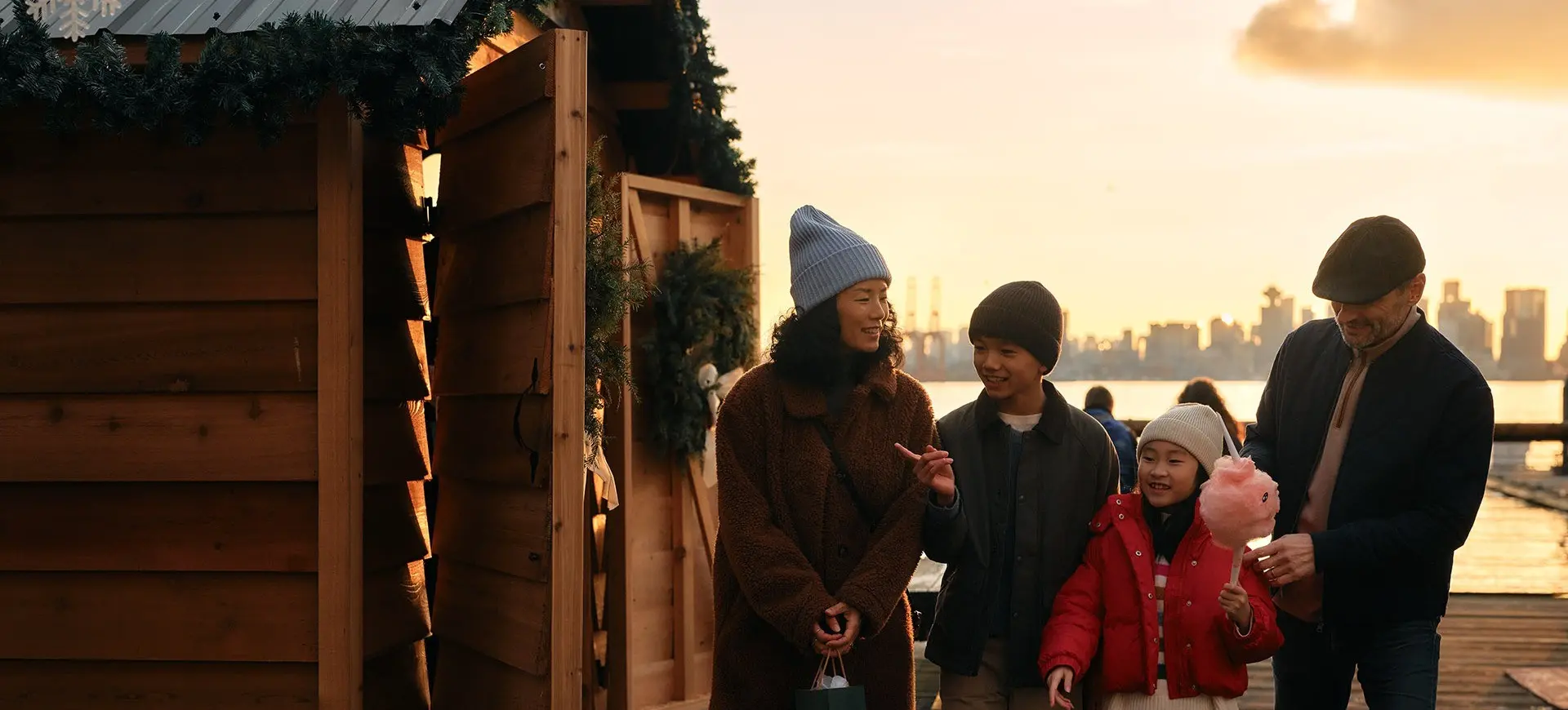 w-1920h-1080-dba0c4-KS099-HK-DvanHoliday24-Shipyards-XmasMarket-05029-V2