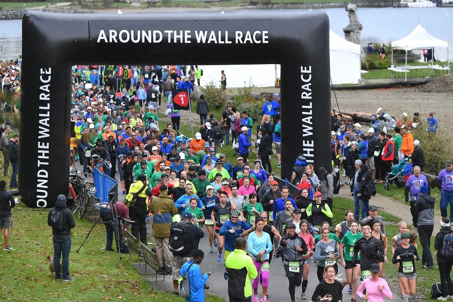 w-1536h-1024-153e20-around-the-wall-race-about