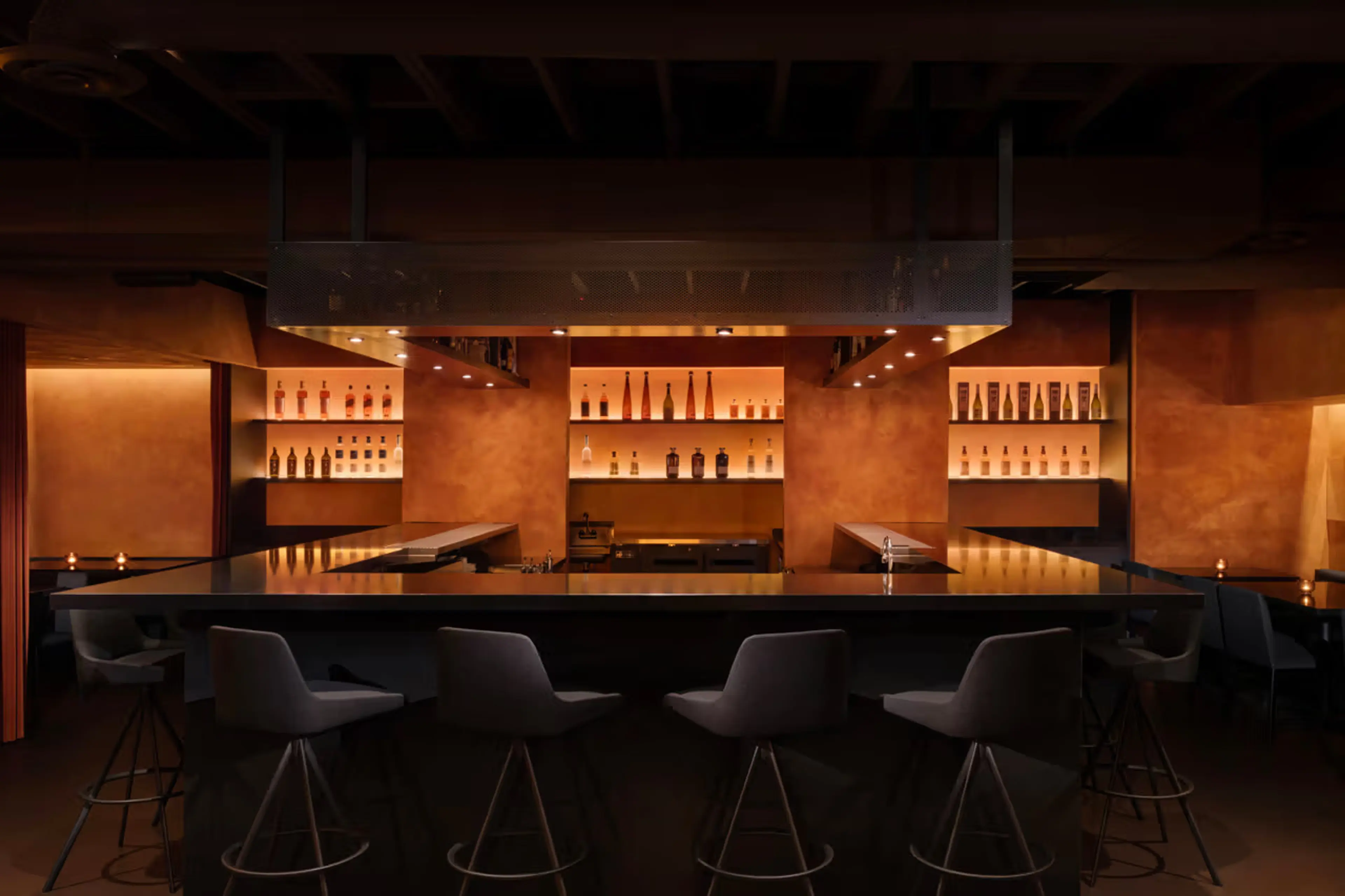 https___hypebeast-com_image_2024_05_13_AMA-Cocktail-Lounge-Channels-the-Allure-of-Bladerunner-2049-1_70304DBD-9448-43B4-AA7DECC0676A9517-70304b7b90d9b79_7030c474-00a9-8852-2404c11a510df3a9
