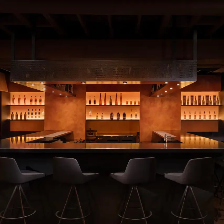 https___hypebeast-com_image_2024_05_13_AMA-Cocktail-Lounge-Channels-the-Allure-of-Bladerunner-2049-1_70304DBD-9448-43B4-AA7DECC0676A9517-70304b7b90d9b79_7030c474-00a9-8852-2404c11a510df3a9