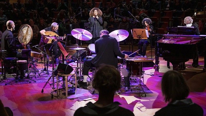 w-800h-450-b85bd1-800-RUYA-possible-group-shot-live-close