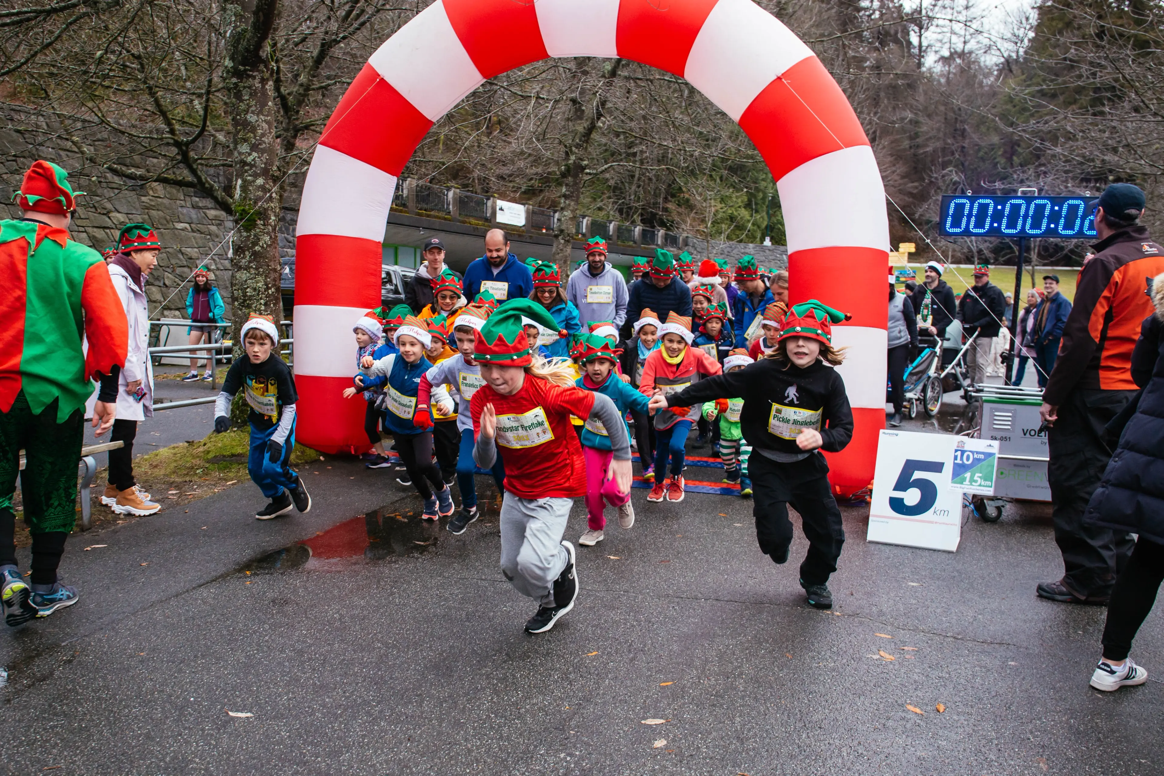 Kids at the starting line of Elf Run