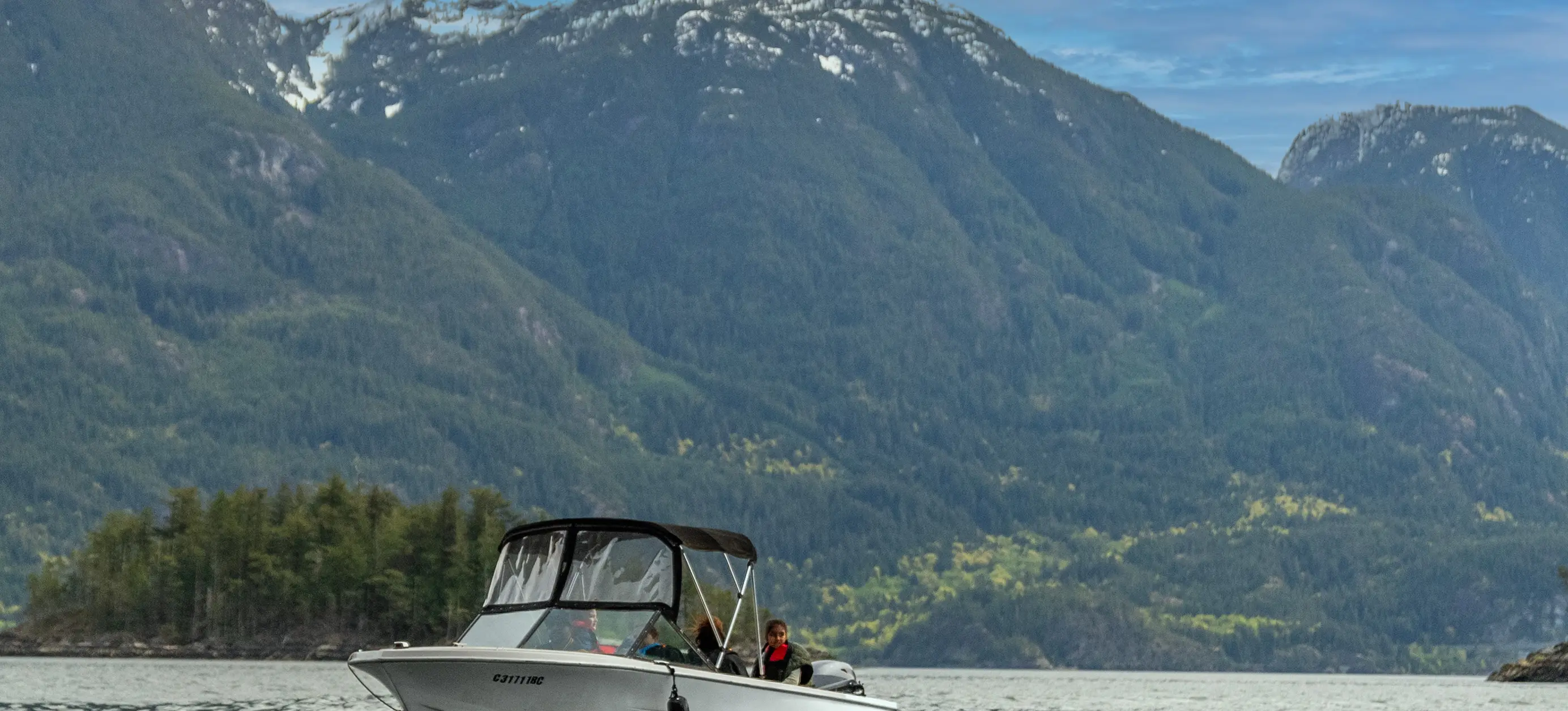 Boat tour Howe sound