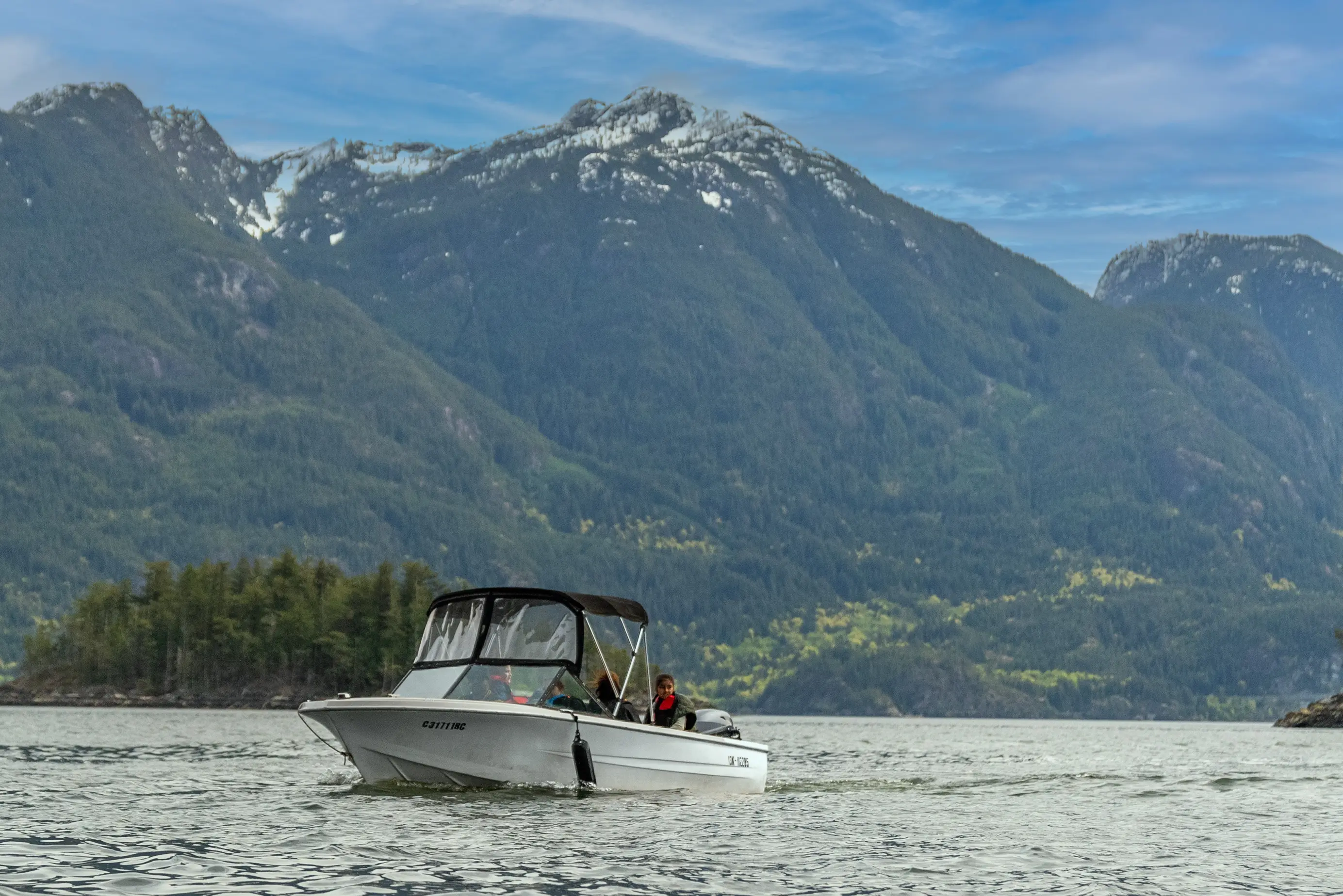 Boat tour Howe sound