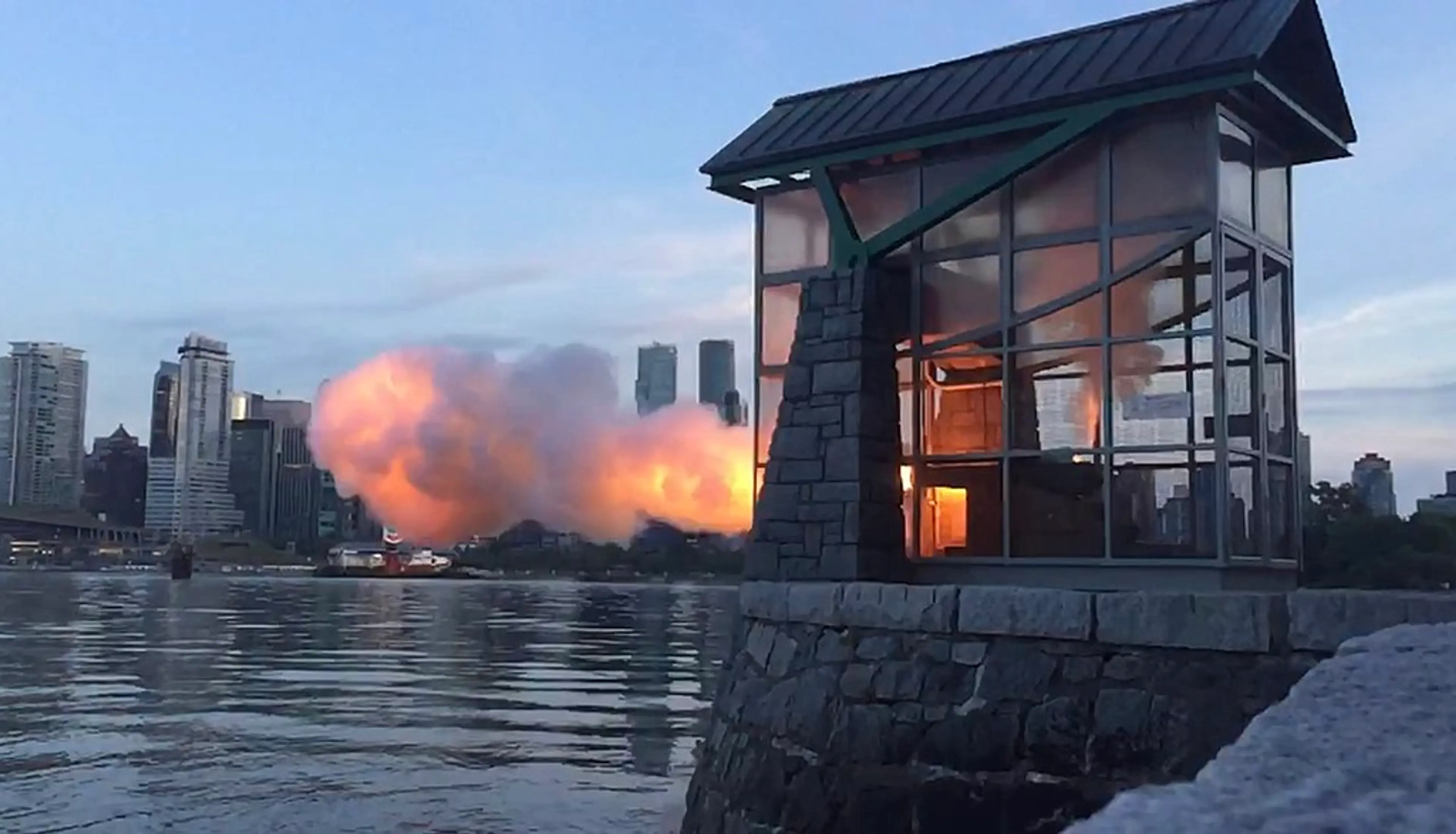 9 O'Clock gun firing