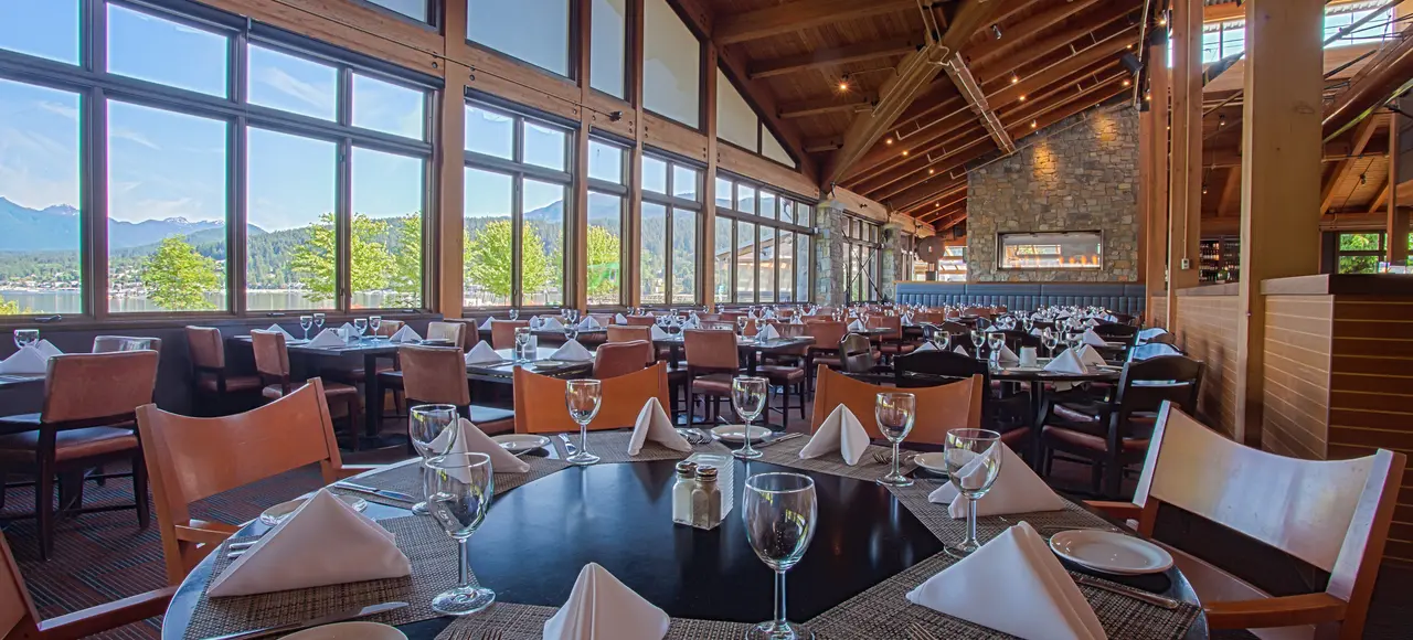 Picturesque views of the Burrard Inlet & Seymour Mountain