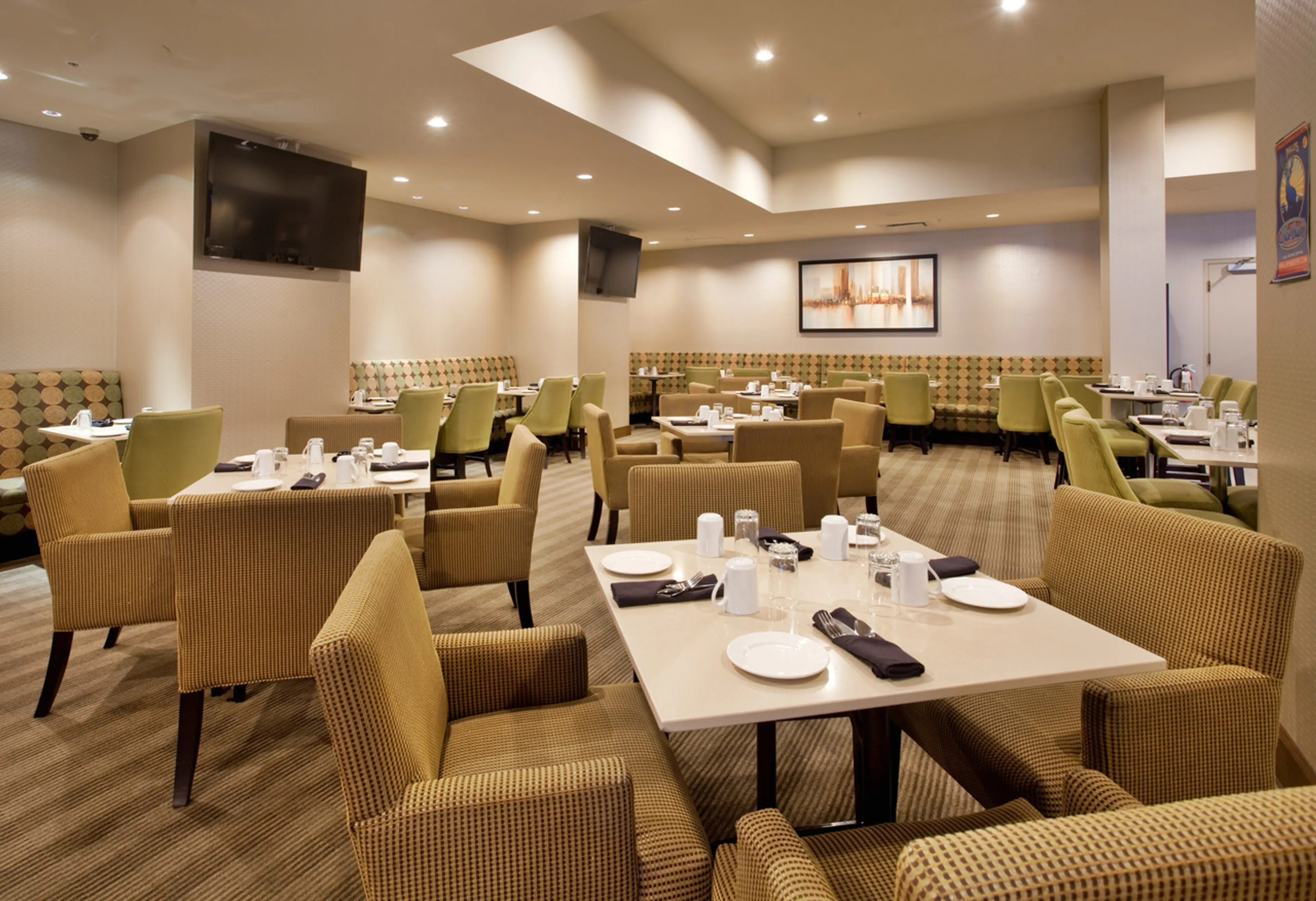 YVRBW-HI-Vancouver-Centre-Restaurant3--low-res0_b88ef545-5056-b3a8-49e709100181451e