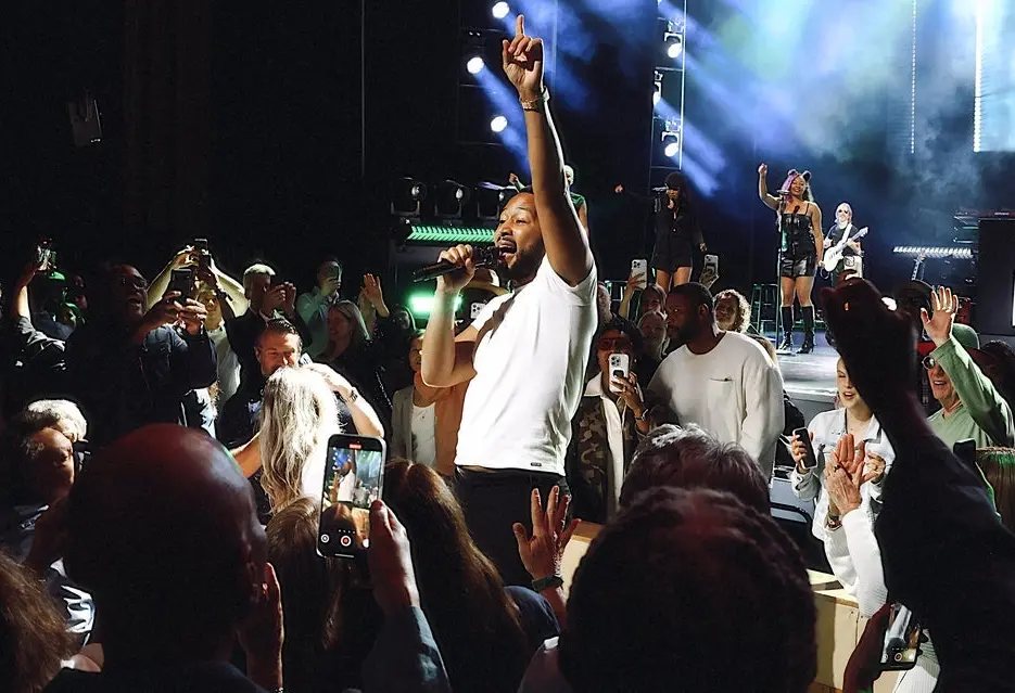 ticketmaster-1AoZkasGke-deaX-2