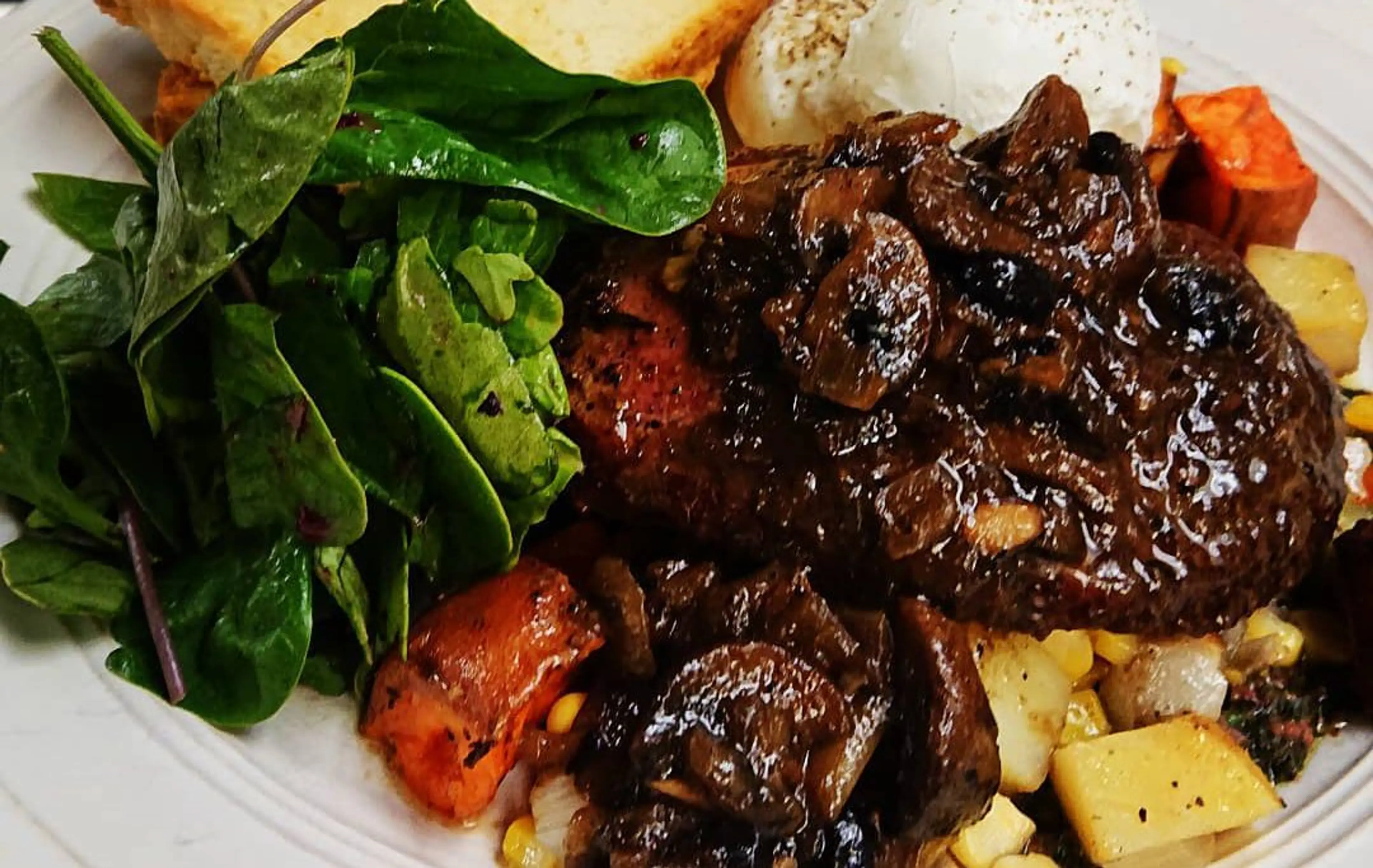 Dig into Vancouver’s only Indigenous Brunch with BigHeart Bannock at Skwachàys Lodge