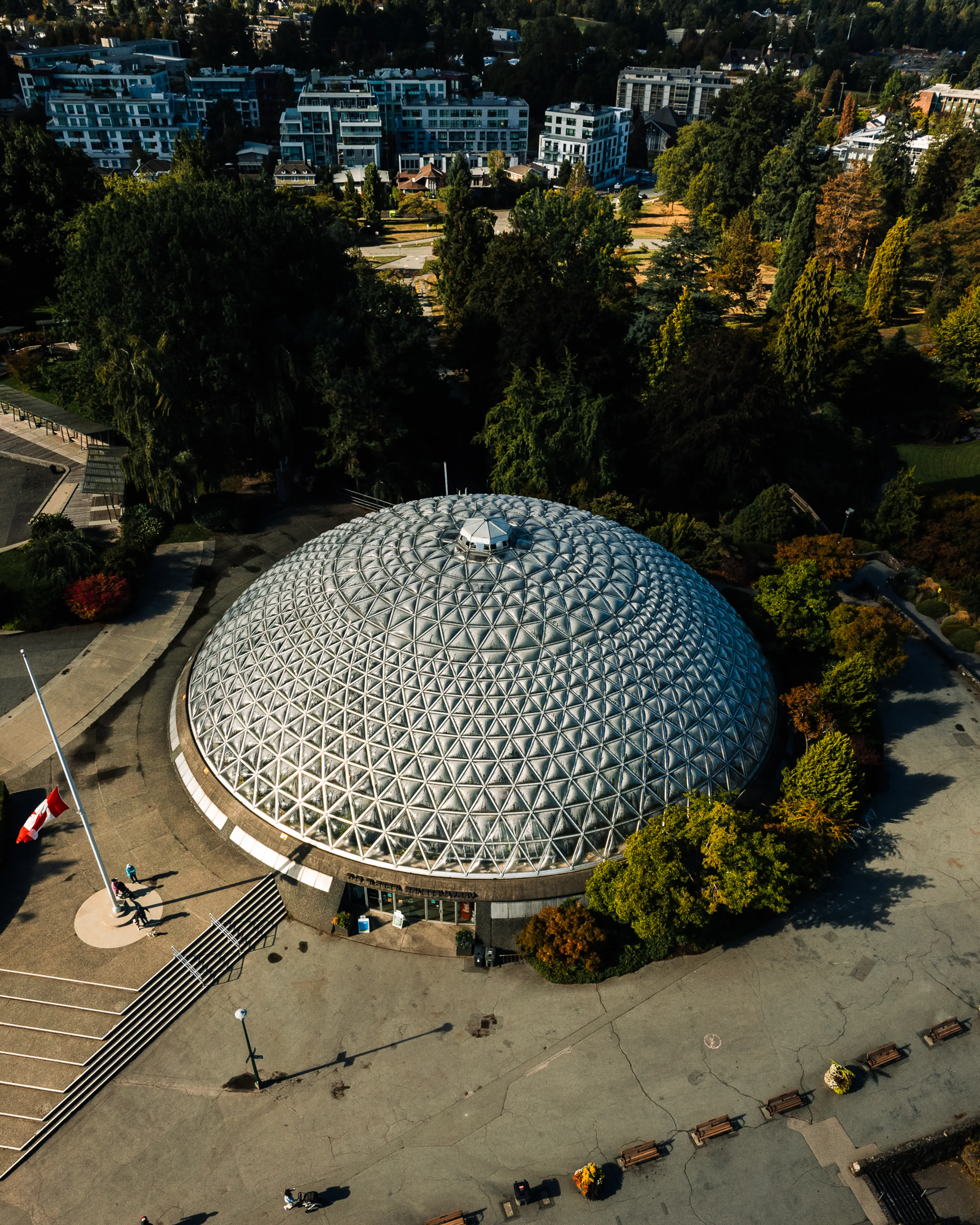 VanDusen Botanical Garden Visitor Centre and Bloedel Conservatory: Iconic Eco-Design in Vancouver