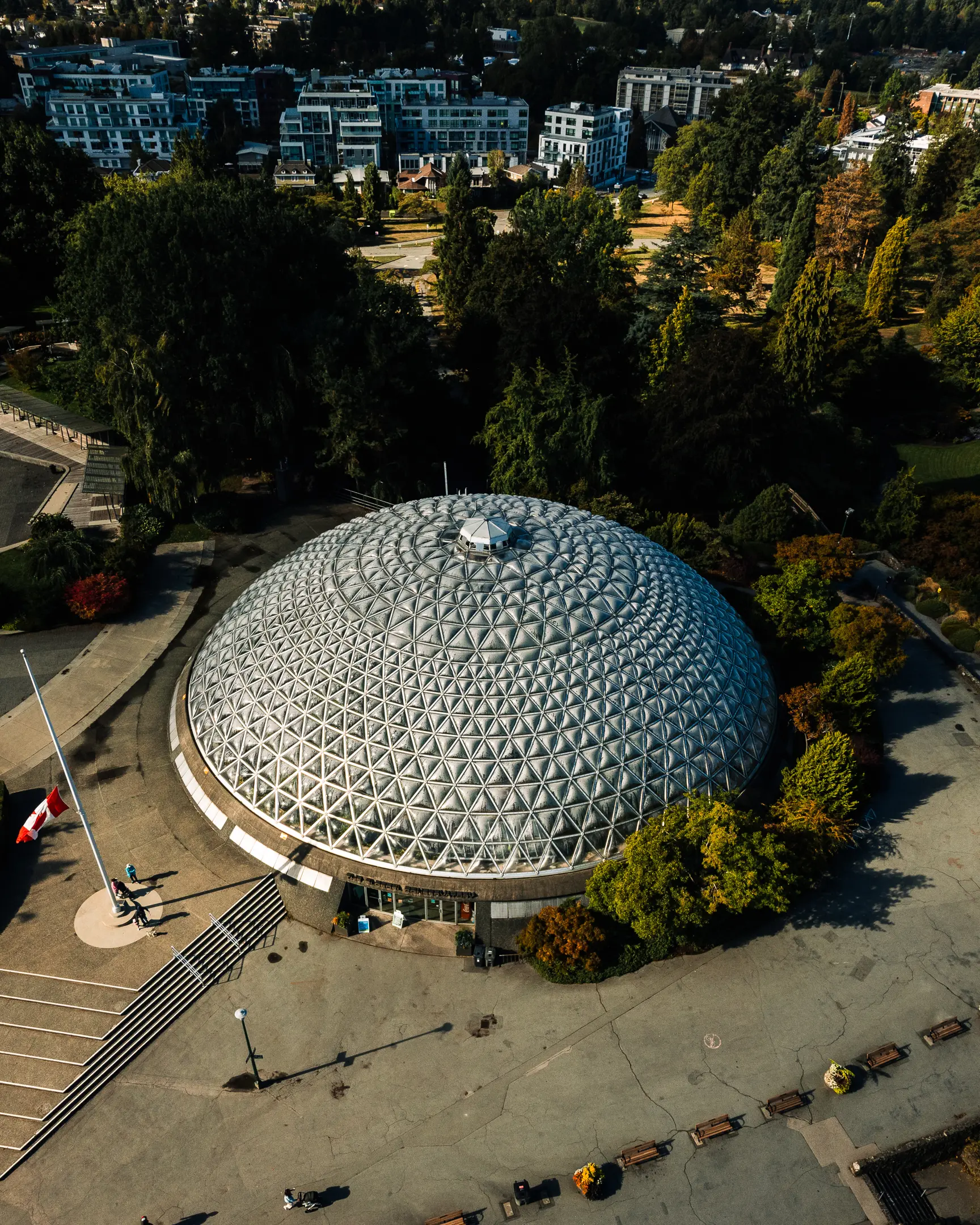 VanDusen Botanical Garden Visitor Centre and Bloedel Conservatory: Iconic Eco-Design in Vancouver