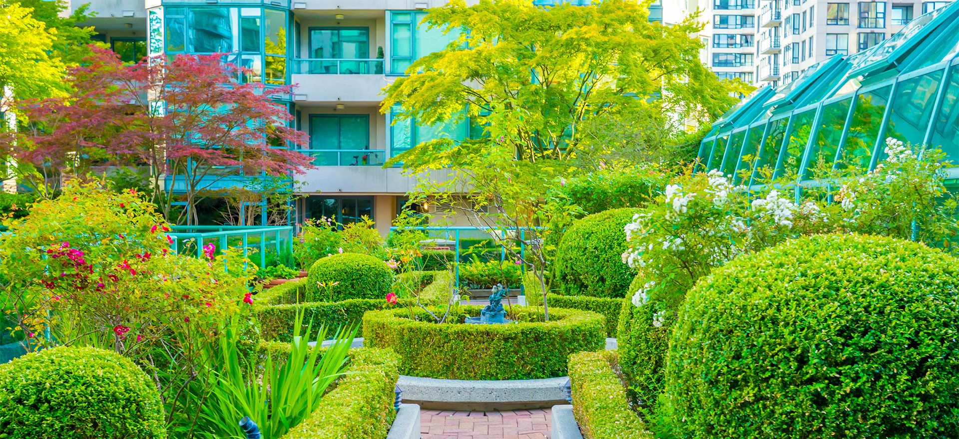 Rosedale on Robson Suite Hotel