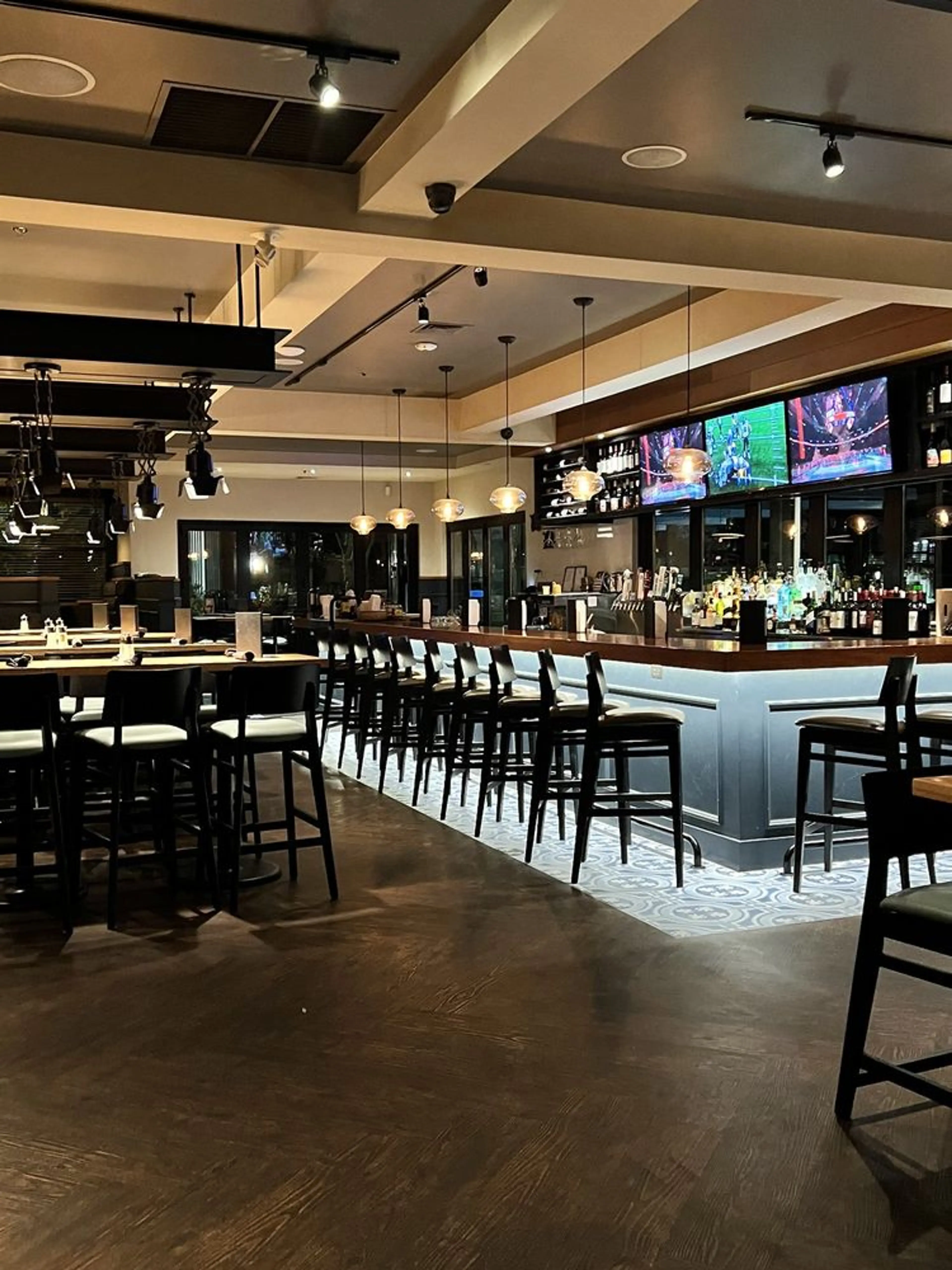 lounge_567E3D3A-EC5B-4C01-82B97447F18F4D7E_f3ae9802-9b79-42a9-aaa0792c982e6059