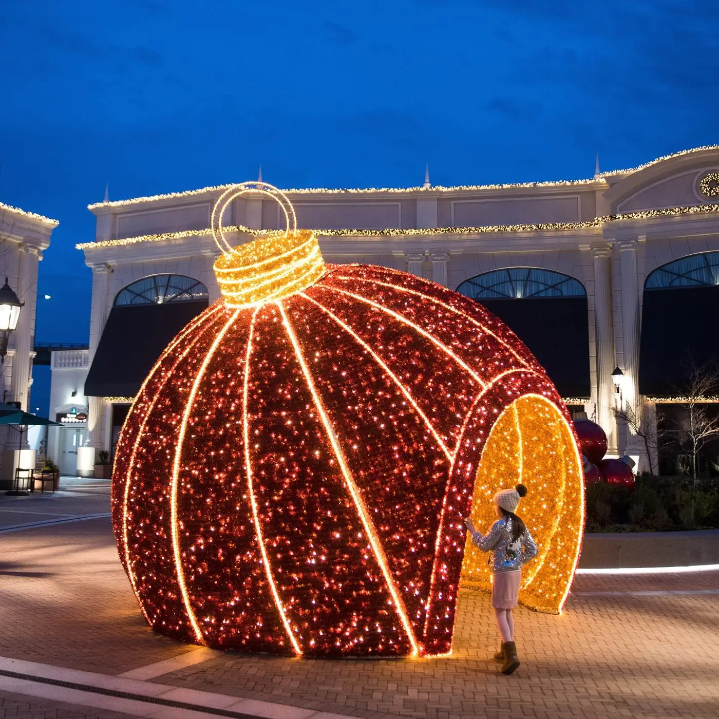 Walk-through ornament at McArthur Glen