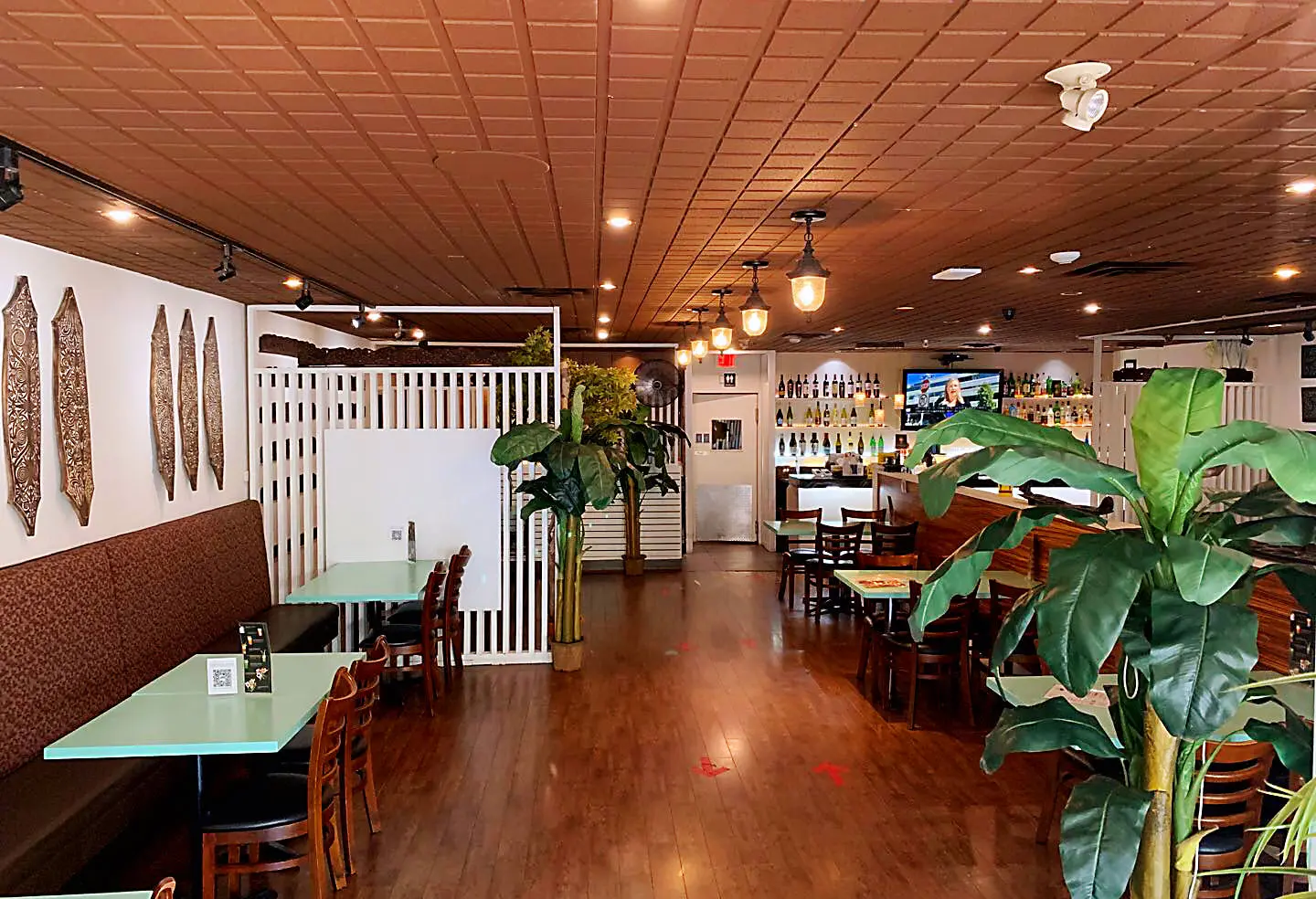 1043-DAVIE-St-RESTAURANT_9FB46755-2721-4778-8093189409C2FFB4_0467d36f-a3d5-4783-acd1c6a11d7dd5ae