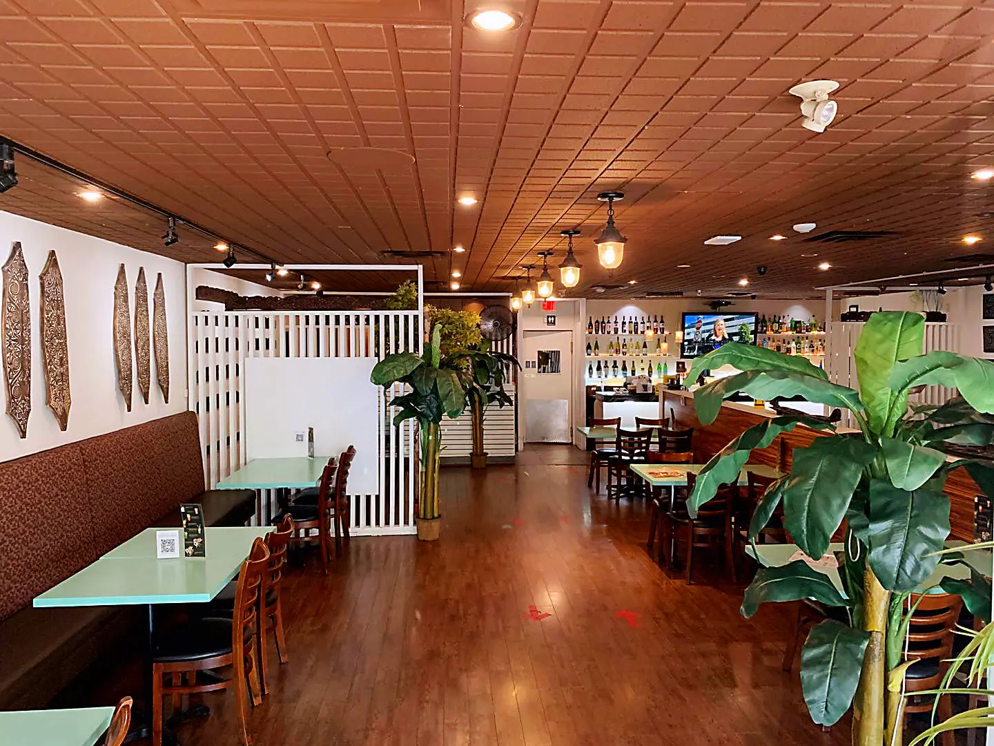 1043-DAVIE-St-RESTAURANT_9FB46755-2721-4778-8093189409C2FFB4_0467d36f-a3d5-4783-acd1c6a11d7dd5ae