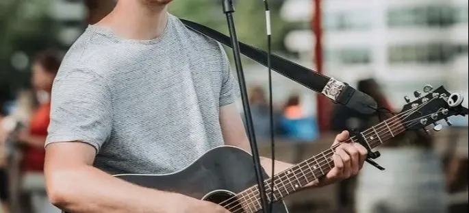 w-685h-904-bba998-busker scott jacobs @street_scene_vancouver summer 22