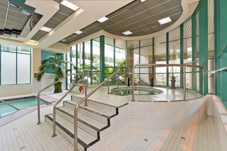 Rosedale on Robson Suite Hotel