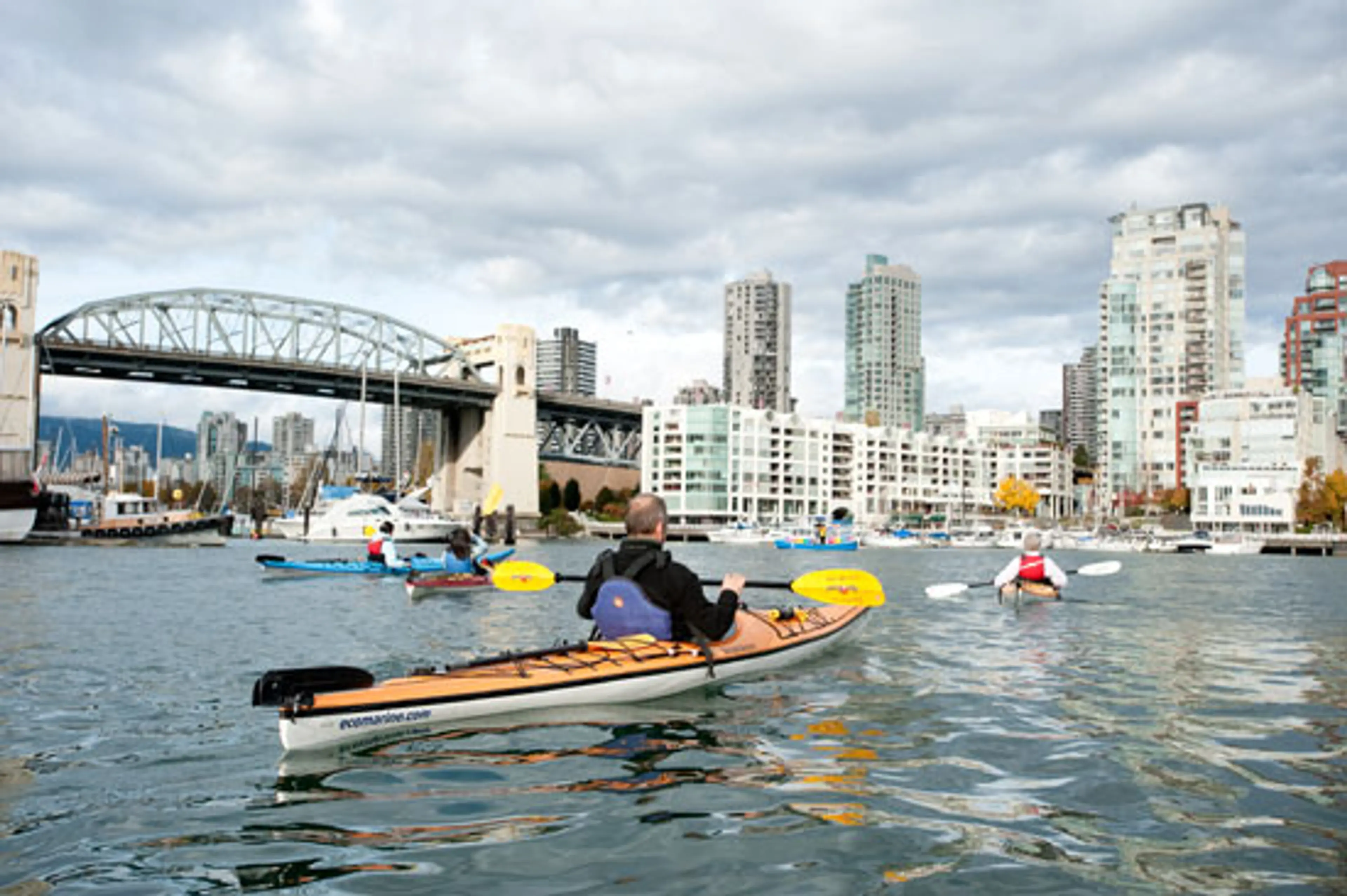 Escape from Land Life – Paddle Vancouver