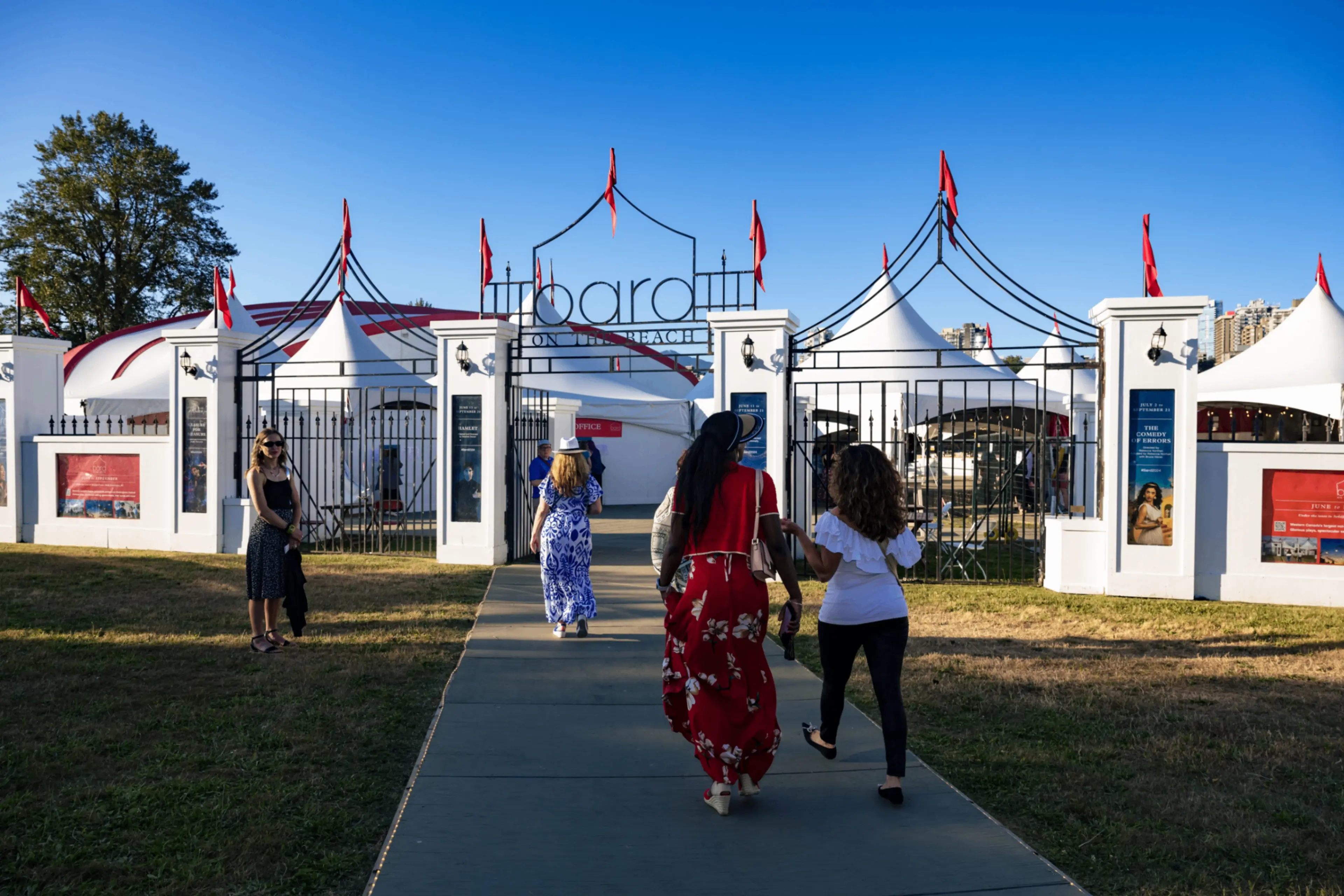 w-3600h-2400-af743d-BardonBeach2024_bySRace_5641