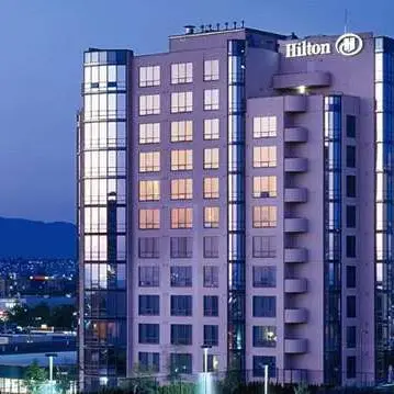 hilton_vancouver_airport0_b8ac5b38-5056-b3a8-49f215193cc88022