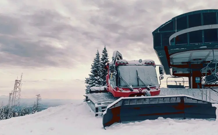 Grouse Mountain to open Saturday for skiing and riding!