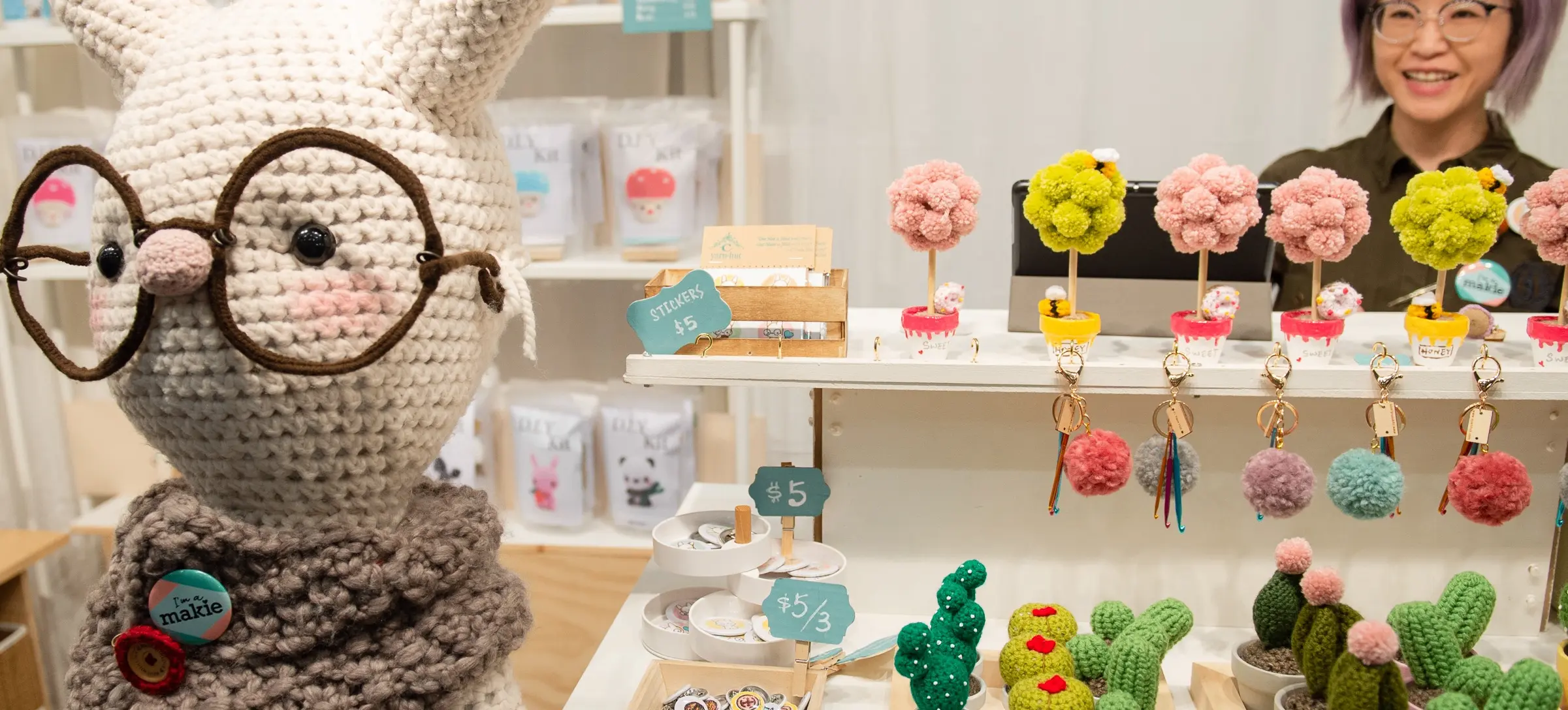 w-2401h-1350-ef4d8e-0419_MakeItVan_WEB-80