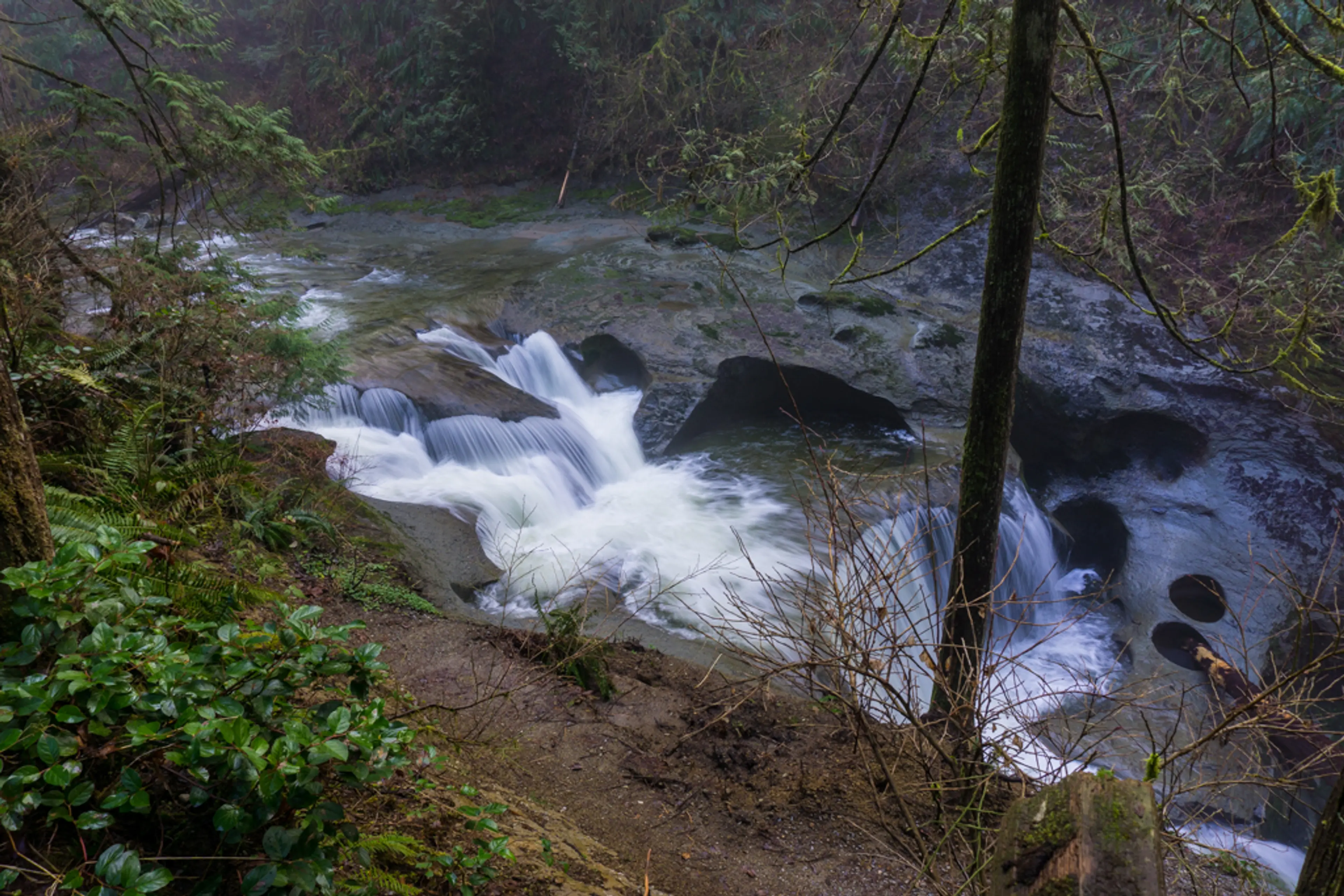 Kanaka Cliff Falls in Kanaka Creek Regional Park