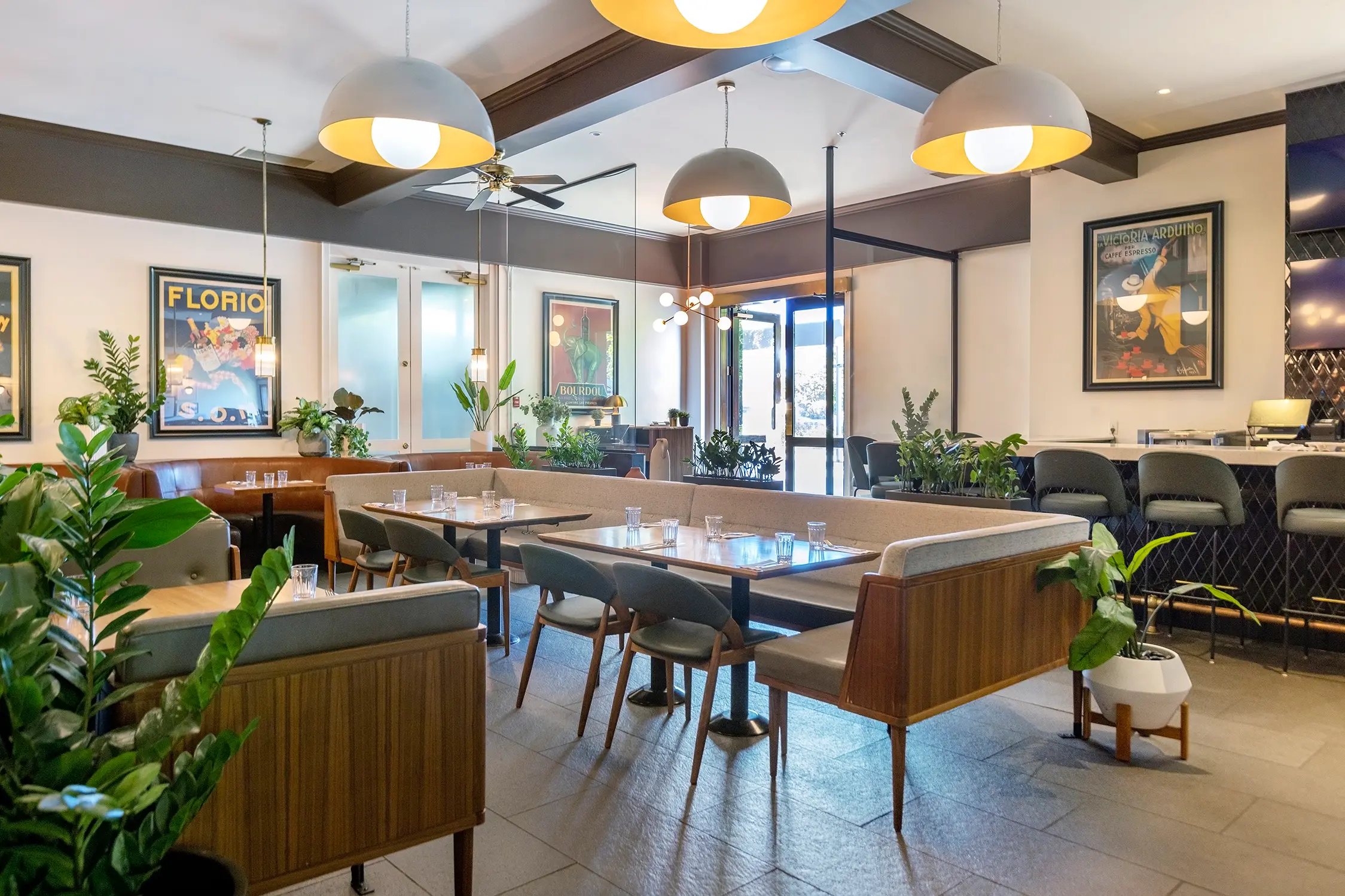 edit_Earls_Lansdowne_2373_1ABCD52E-095A-4FDC-B35E0172C1158743_d65cf9d3-f04f-4eb4-b0f8168a7088b98c