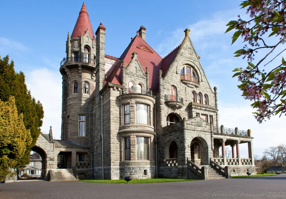 Castle_West_Side