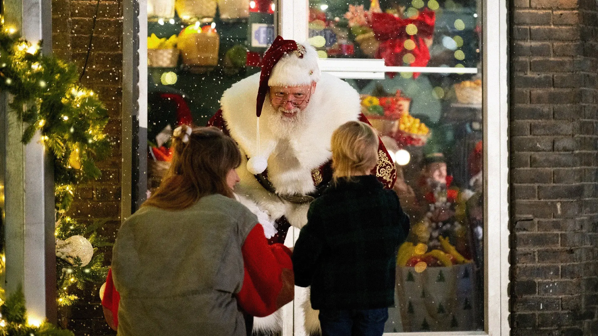 w-1920h-1080-b0eb24-MB-2024_Santa_Credit_George-Malczynski