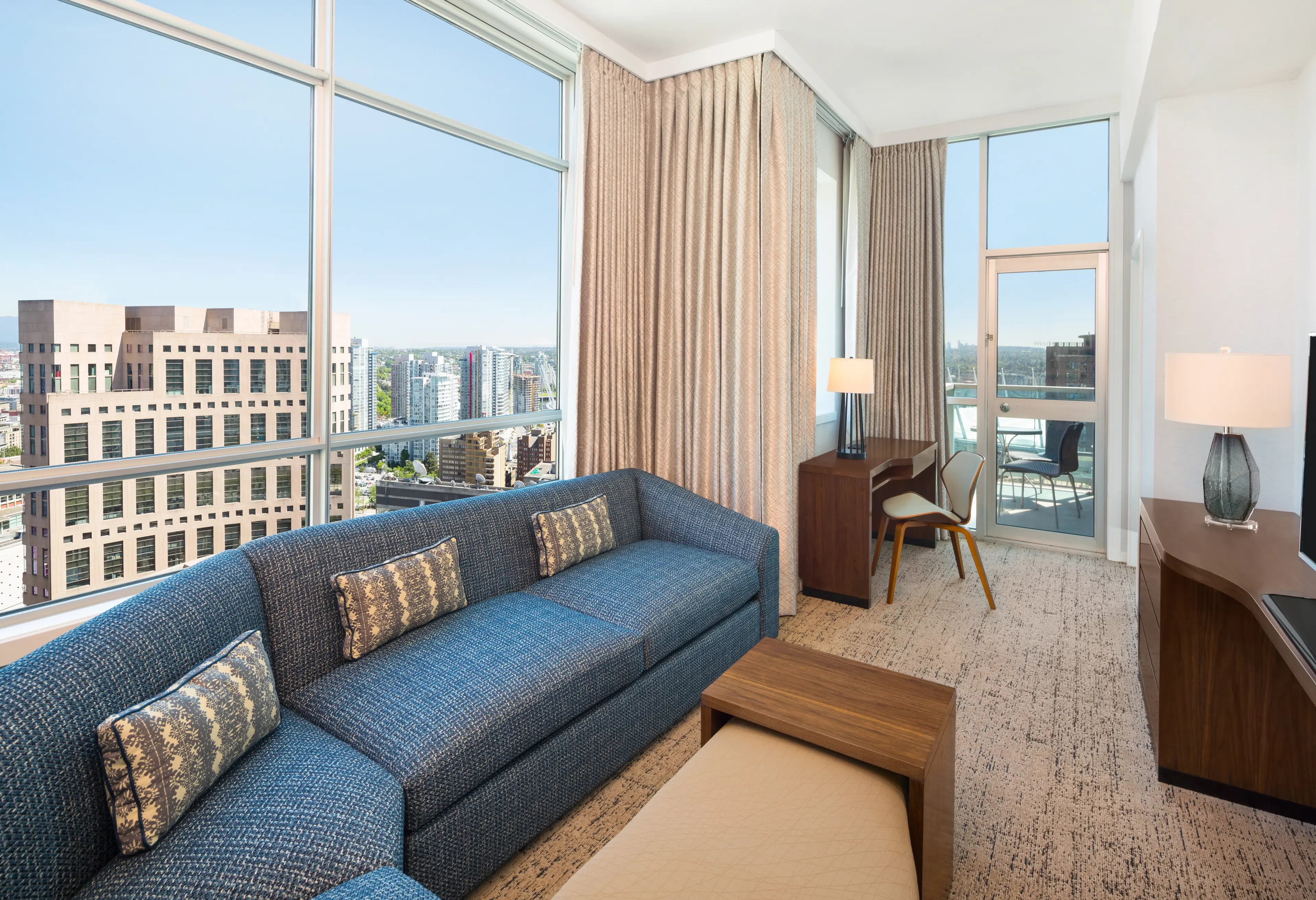 View Deluxe King Corner with Balcony