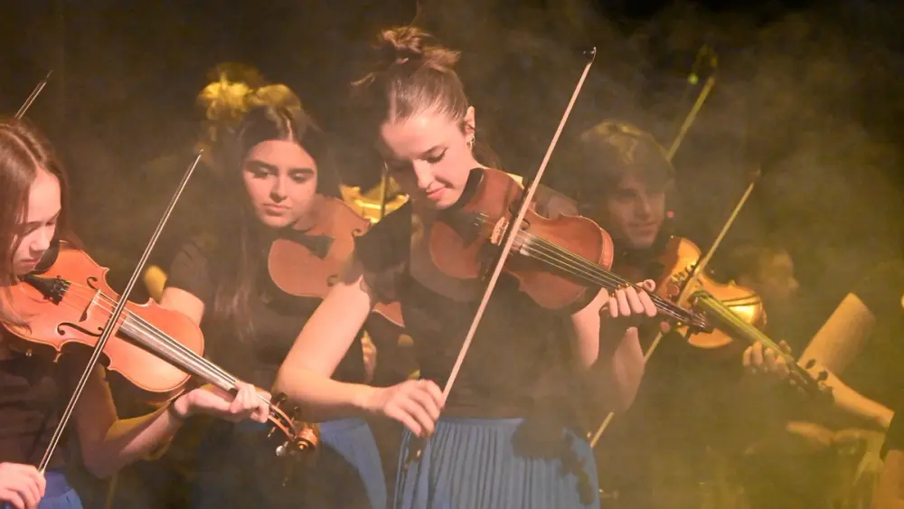 Senior Ensemble Focussed on Stage