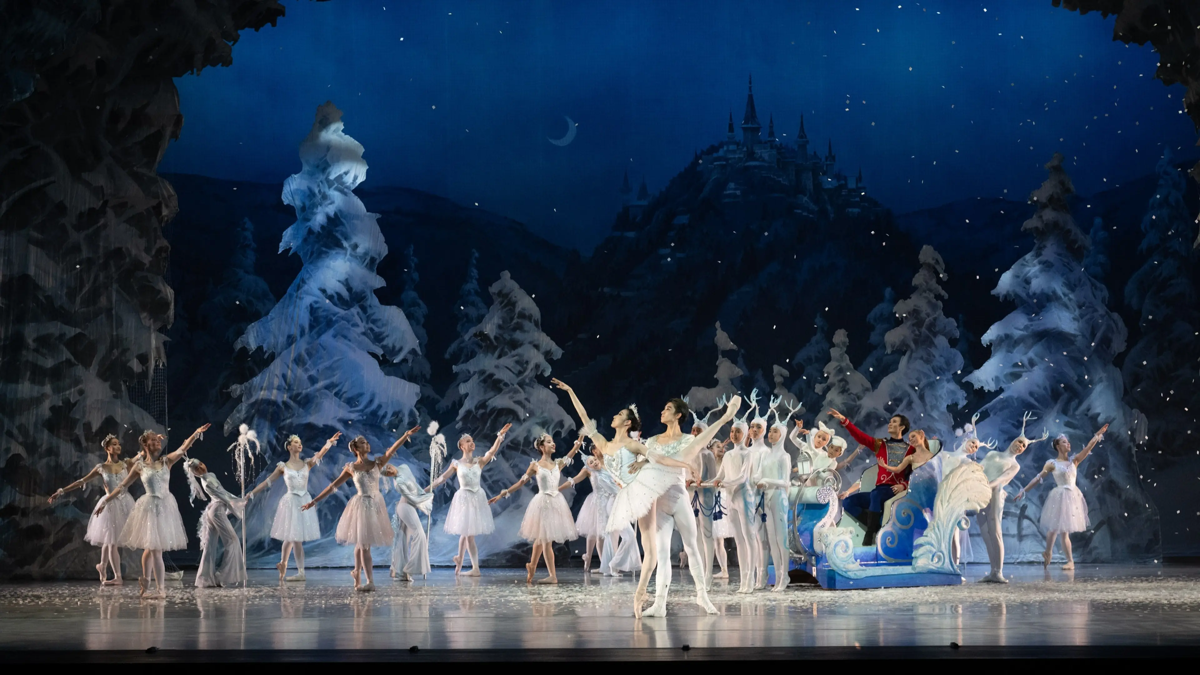 w-2795h-1572-c25787-GohNutcracker2023_FullStage-Dancers-Photo David Cooper