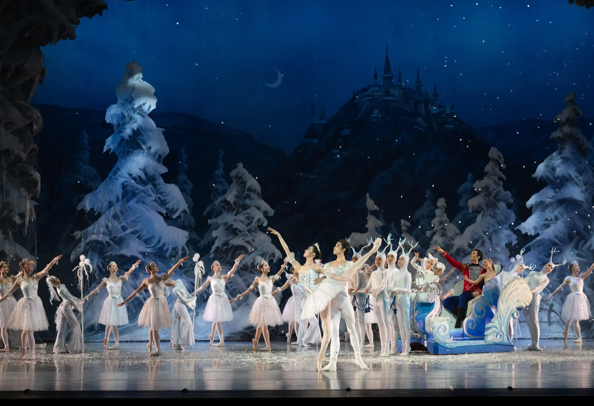w-2795h-1572-c25787-GohNutcracker2023_FullStage-Dancers-Photo David Cooper