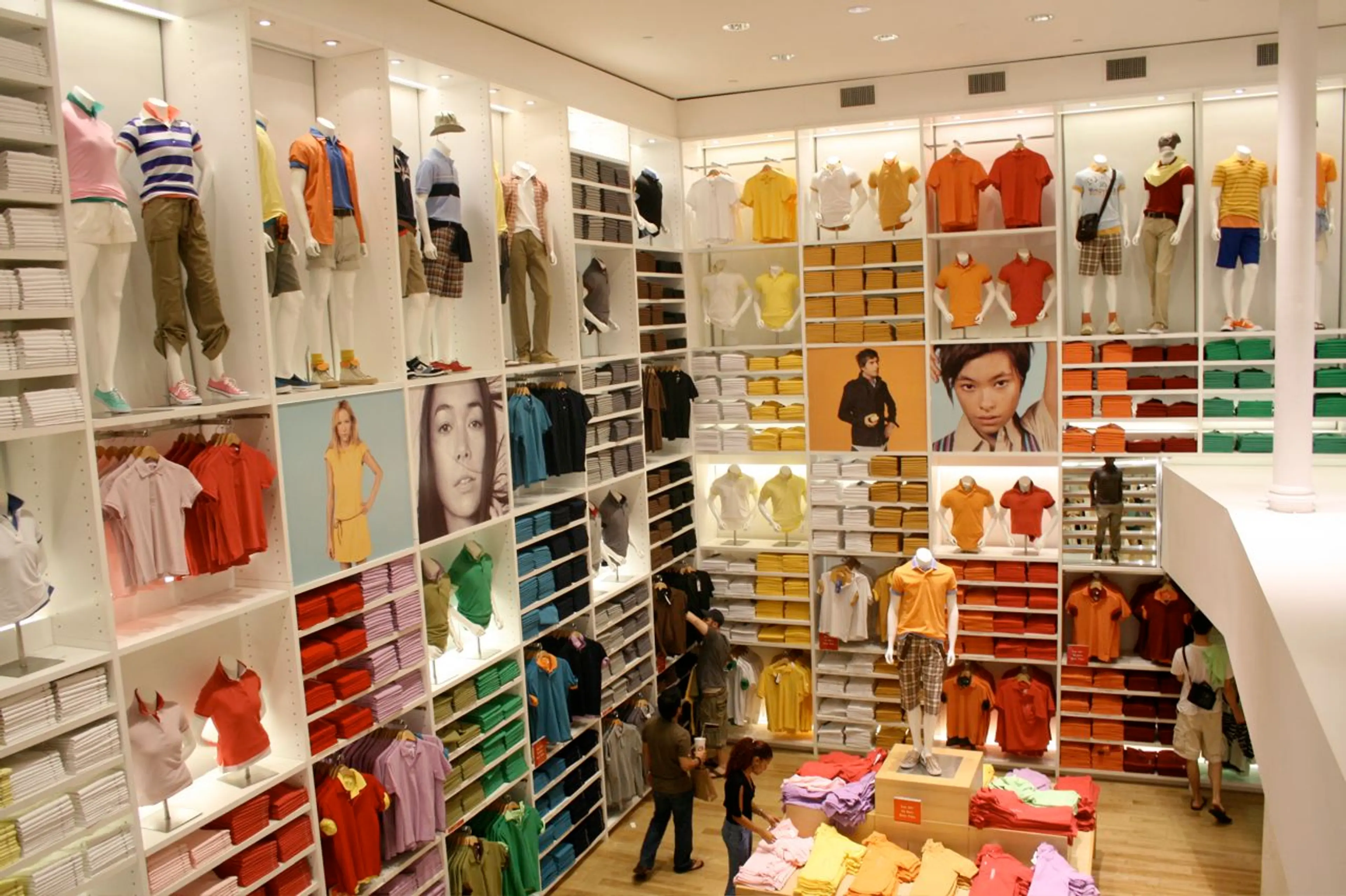 UNIQLO Officially Opening First Vancouver Location on October 6, 2017 (Thanksgiving Weekend)