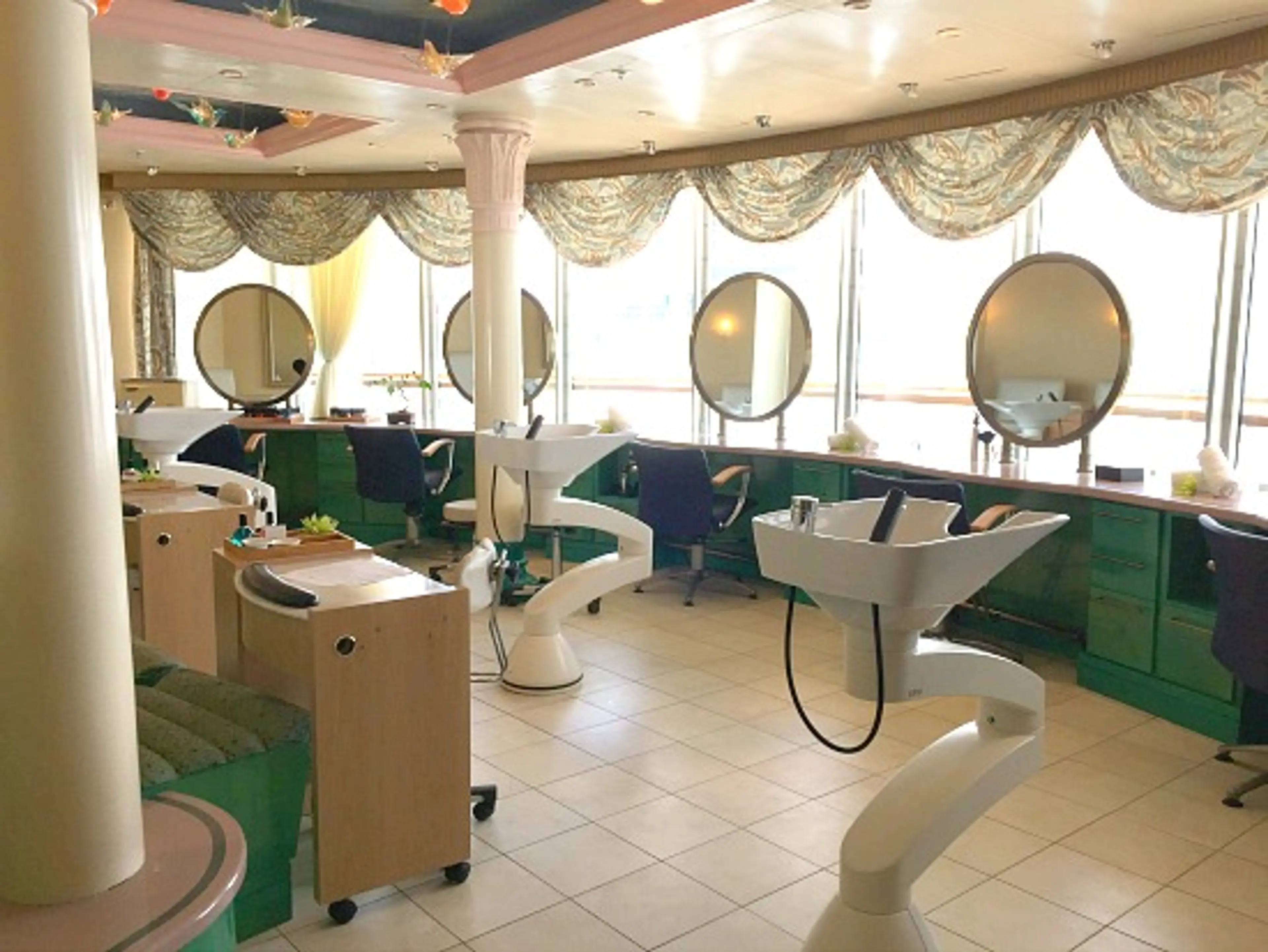 DW Salon