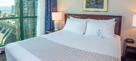 Rosedale on Robson Suite Hotel