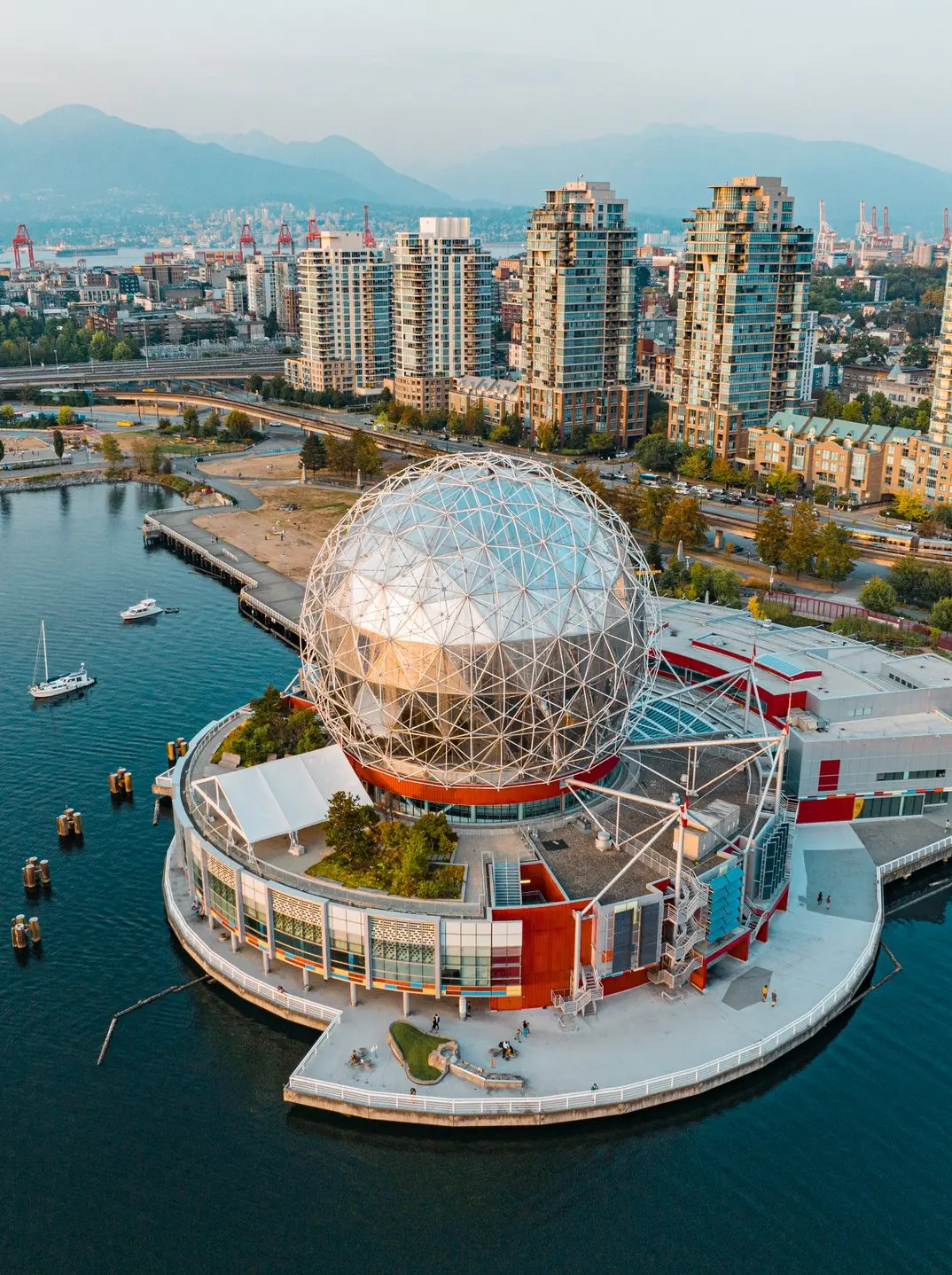 Science-World-03-large_7A18828C-0A13-47CD-92DB4404AE5A222C_fb32edf9-a996-4f5f-a2aaa1980fe8d6b7