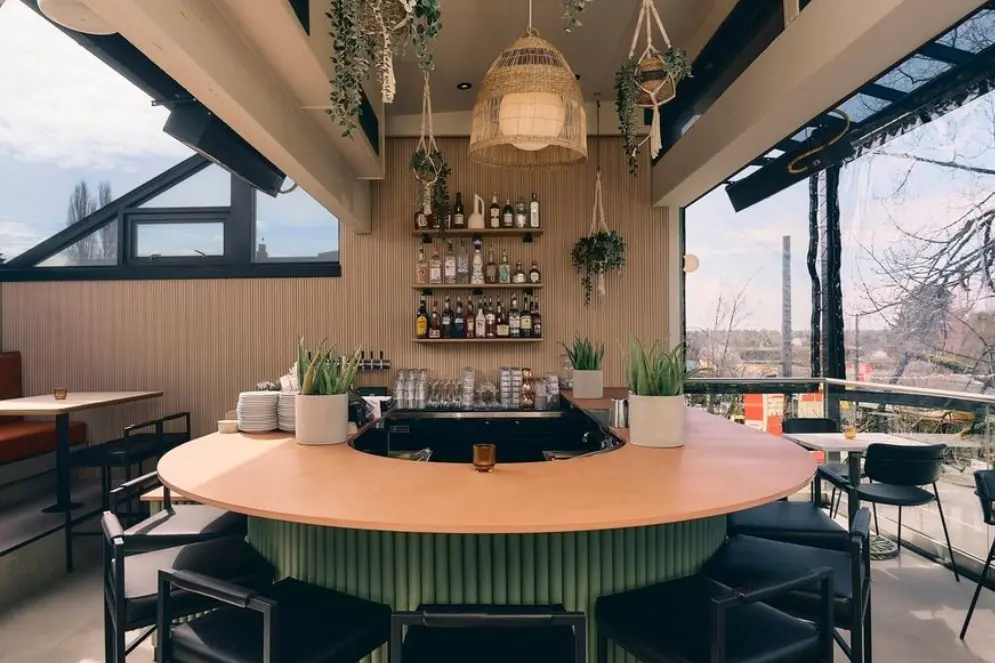 Dining in the Sun: Rooftop Bars and Restaurants in Vancouver