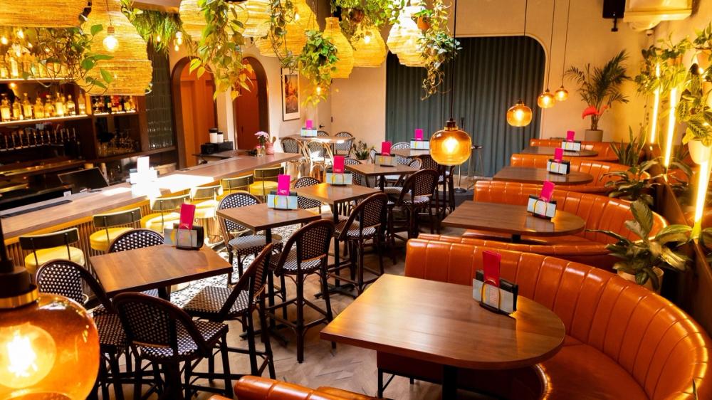 w-2499h-1406-d61462-the-flamingo-room-events-groups