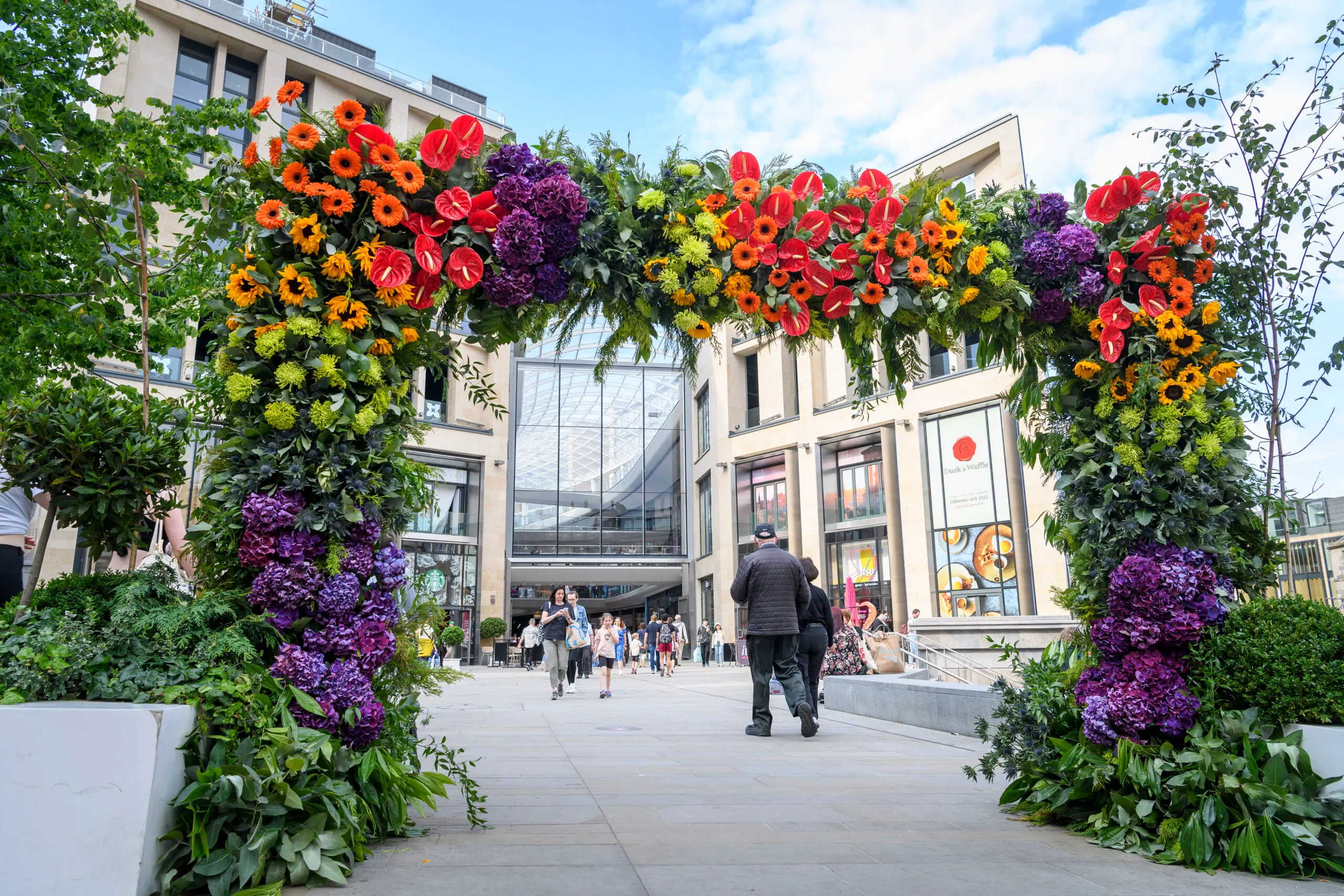 Fleurs de Villes PRIDE Launches in Vancouver with 15 Fresh Floral Installations in Yaletown and the West End