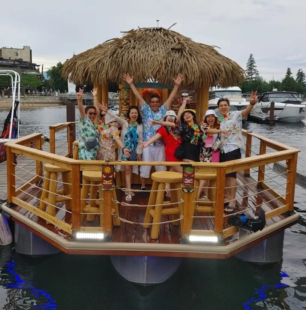 Tiki boat