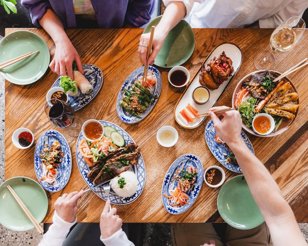 Overlay of Anh and Chi dishes