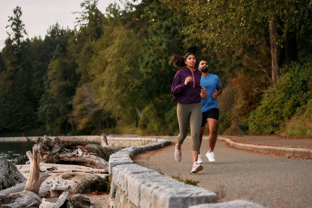 Two people running on the seawall in Stanley Park