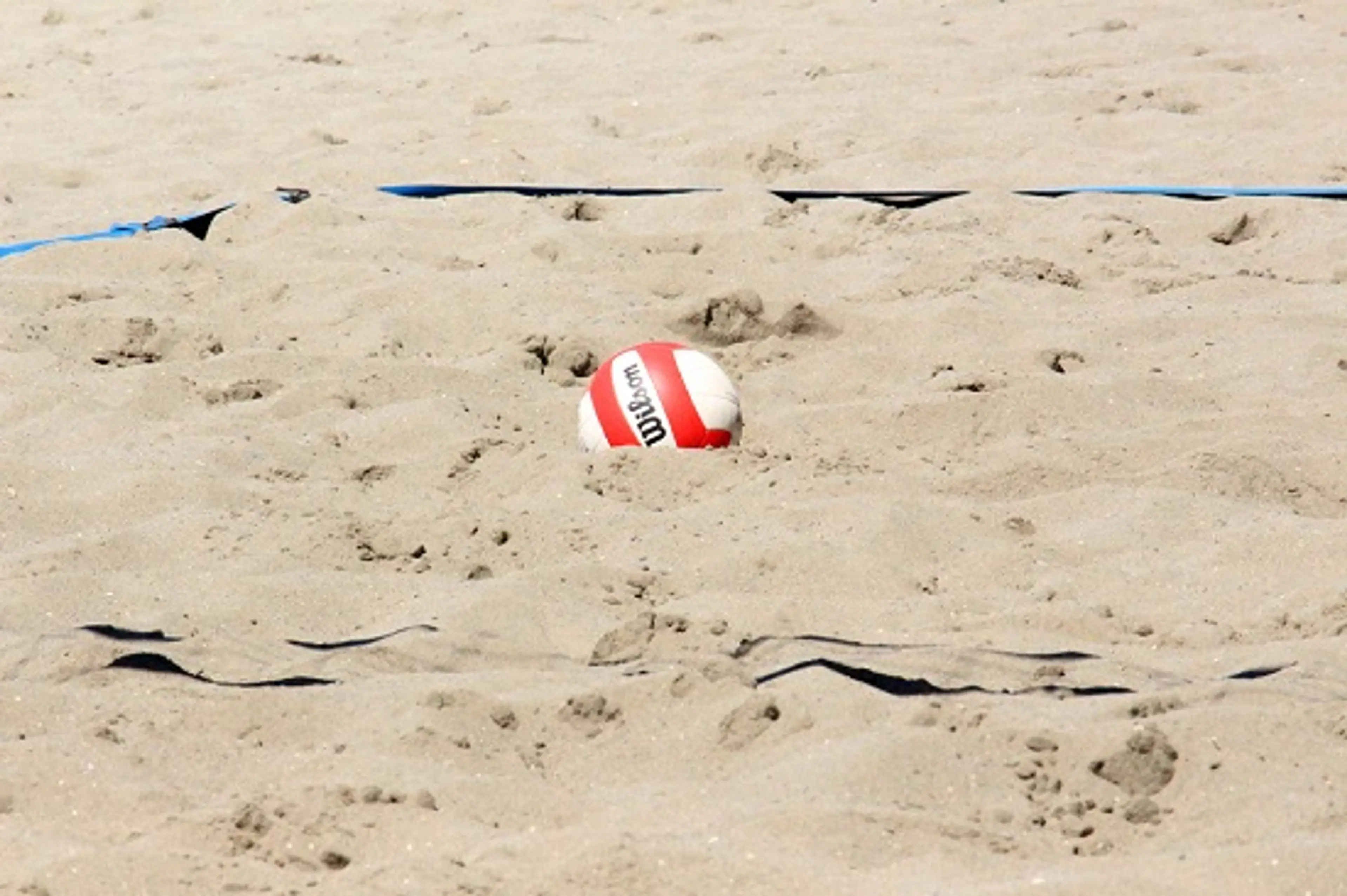 Discover Outdoors Vancouver Volleyball