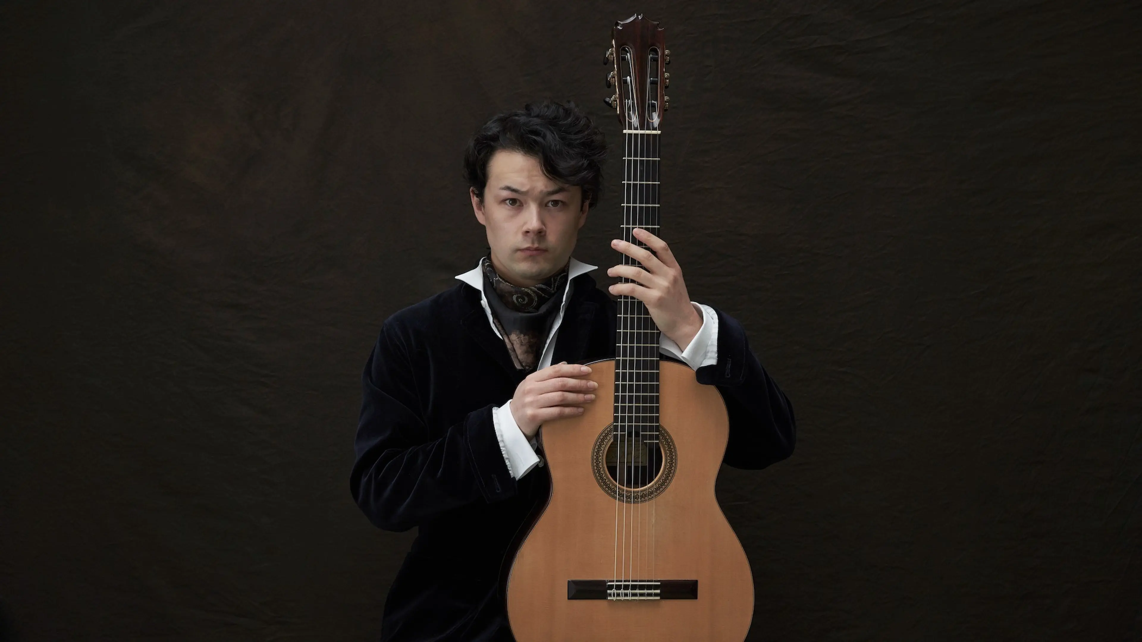 w-2000h-1125-09ad35-Sean Shibe c Iga Gozdowska