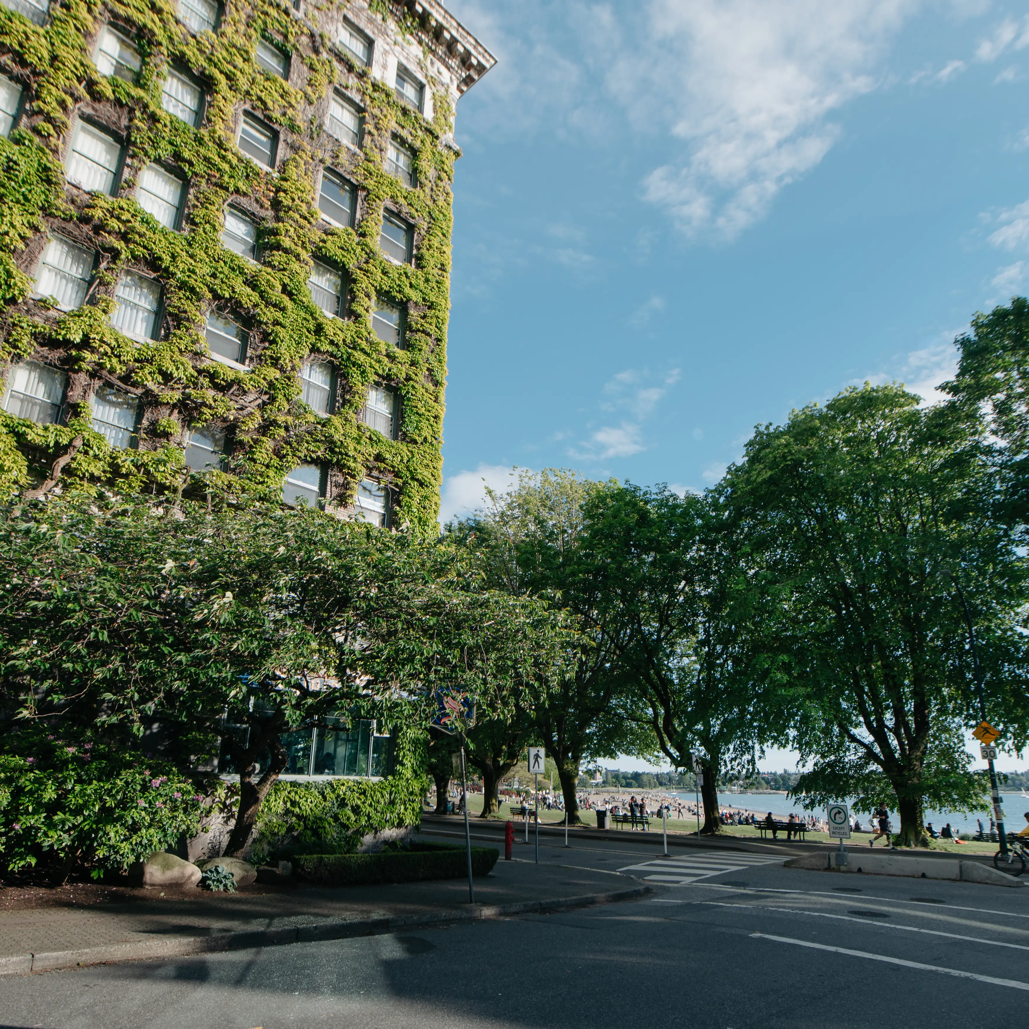 Living wall/Sylvia Hotel